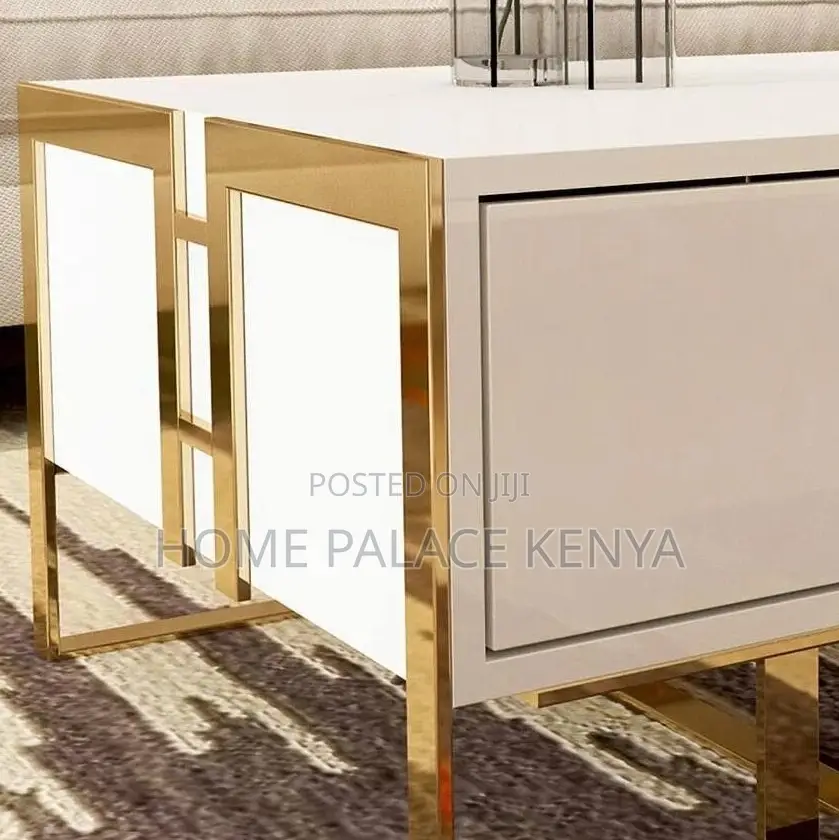 Coffee Table: High Gloss Coffee Table With Rigid Steel Legs