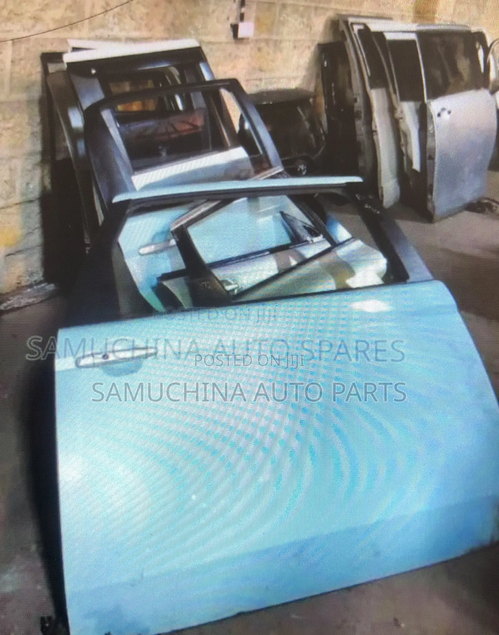 Door Toyota Spade/ Porte New Model ( Rear Right)