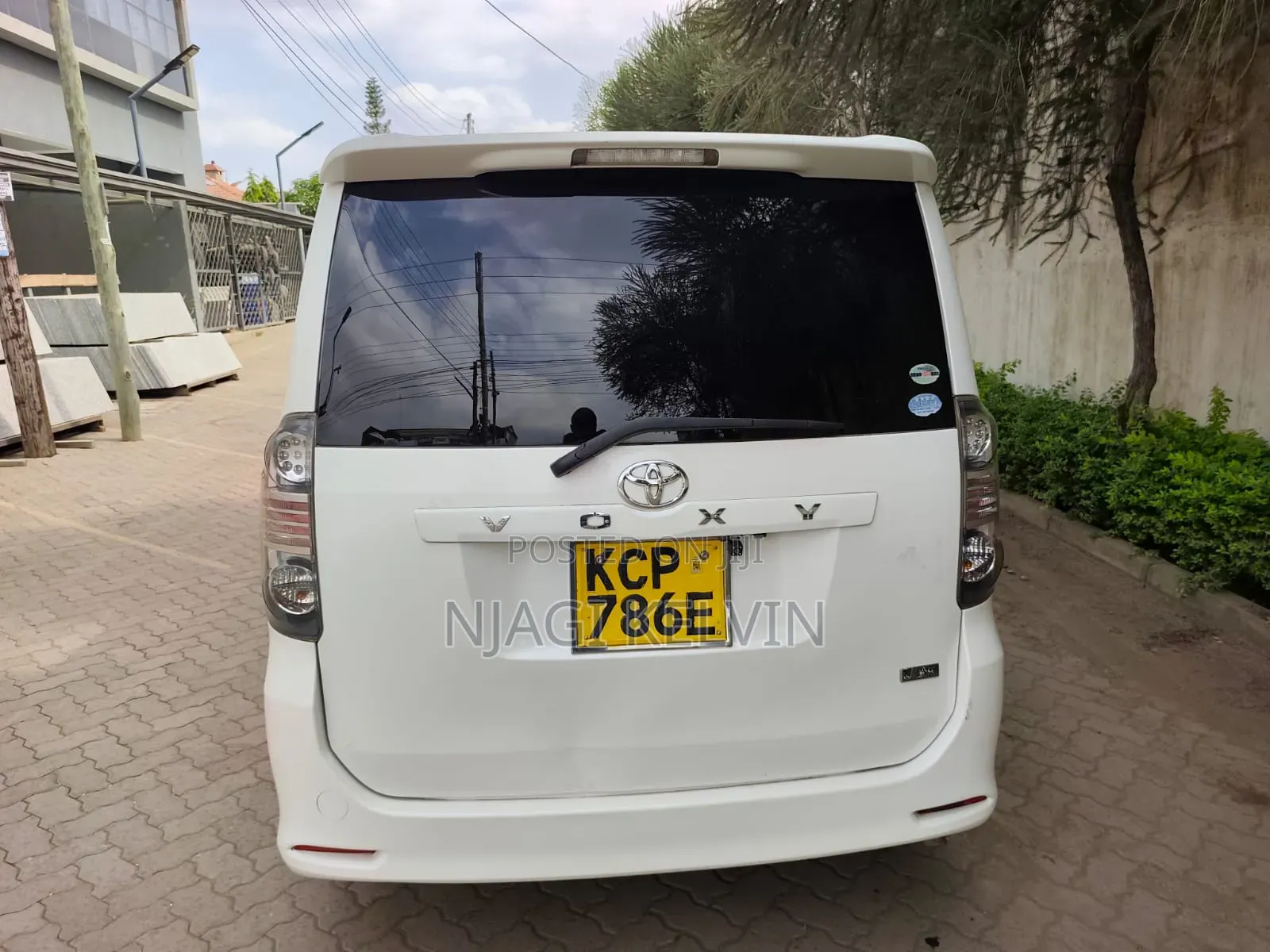 Toyota Voxy 2010 White
