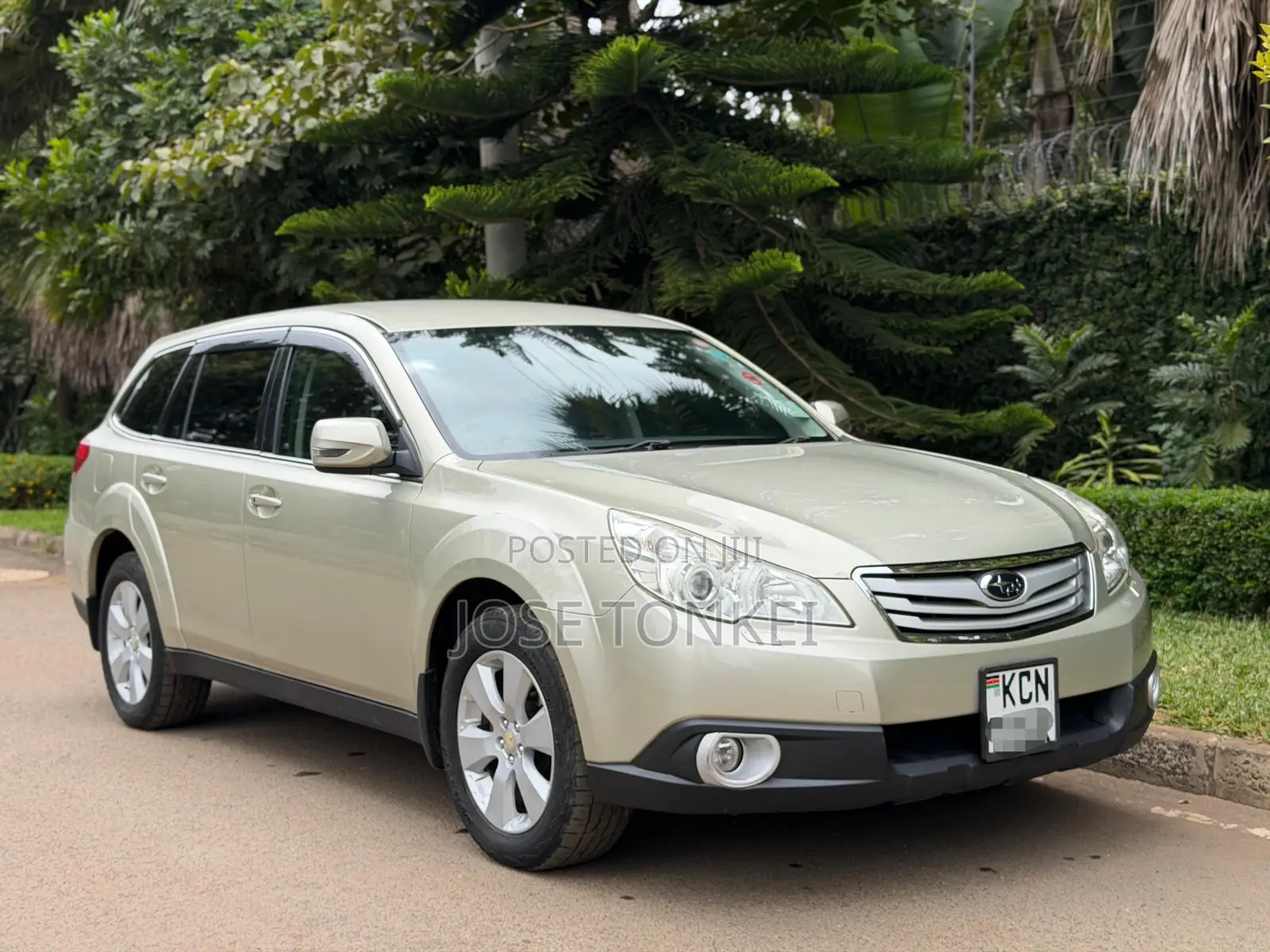 Subaru Outback 2.5i 2010 Gold