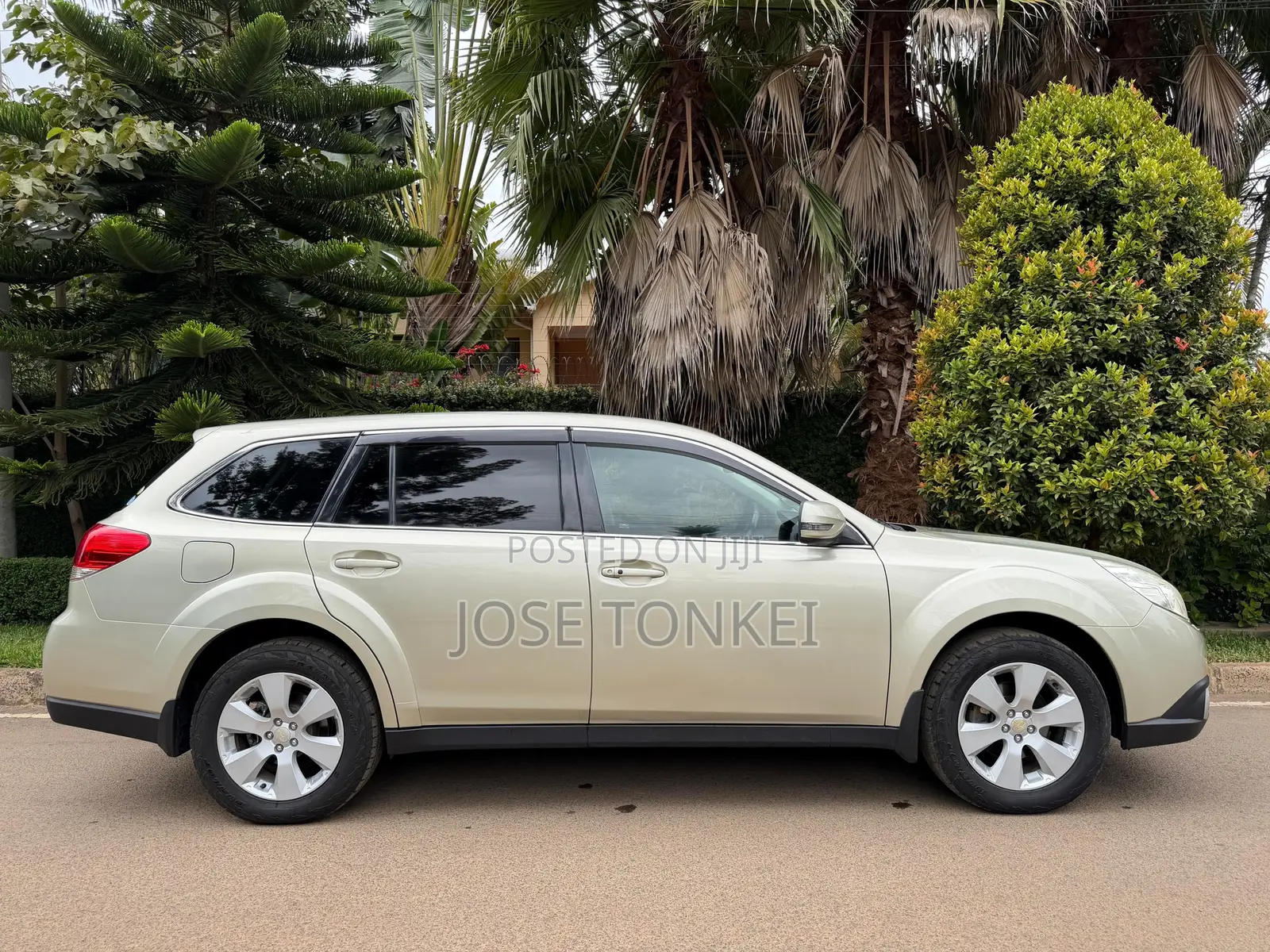 Subaru Outback 2.5i 2010 Gold