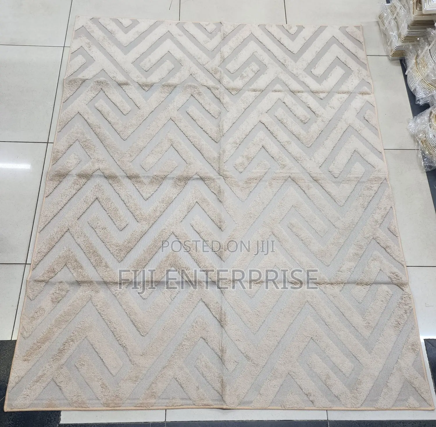 Fancy Carpet – 5×8 | Unique Design | Luxurious Feel