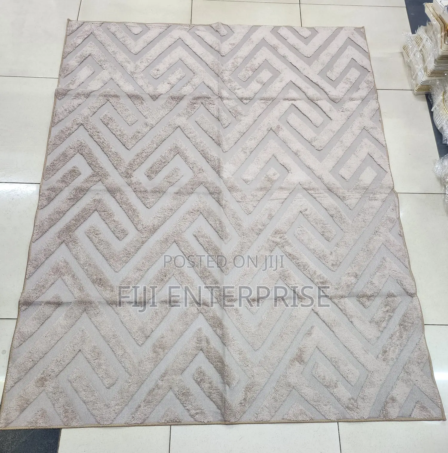 Fancy Carpet – 5×8 | Unique Design | Luxurious Feel