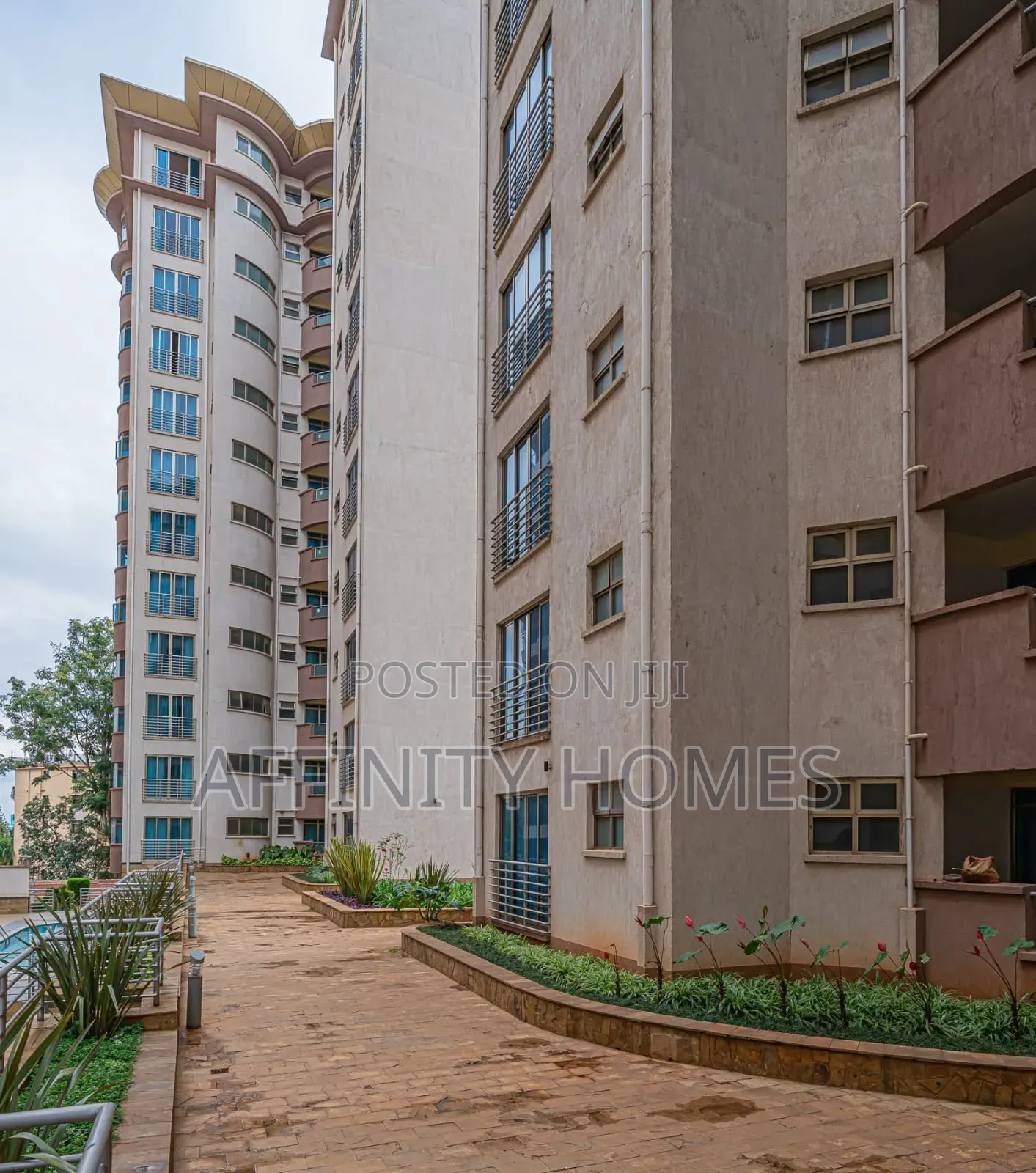 Furnished 3bdrm Block of Flats in Valley Arcade for sale