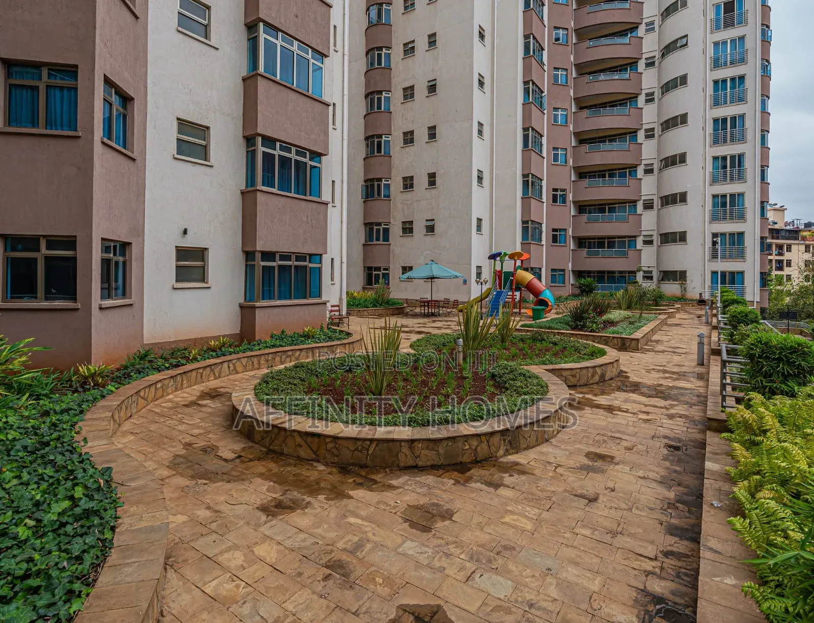 Furnished 3bdrm Block of Flats in Valley Arcade for sale