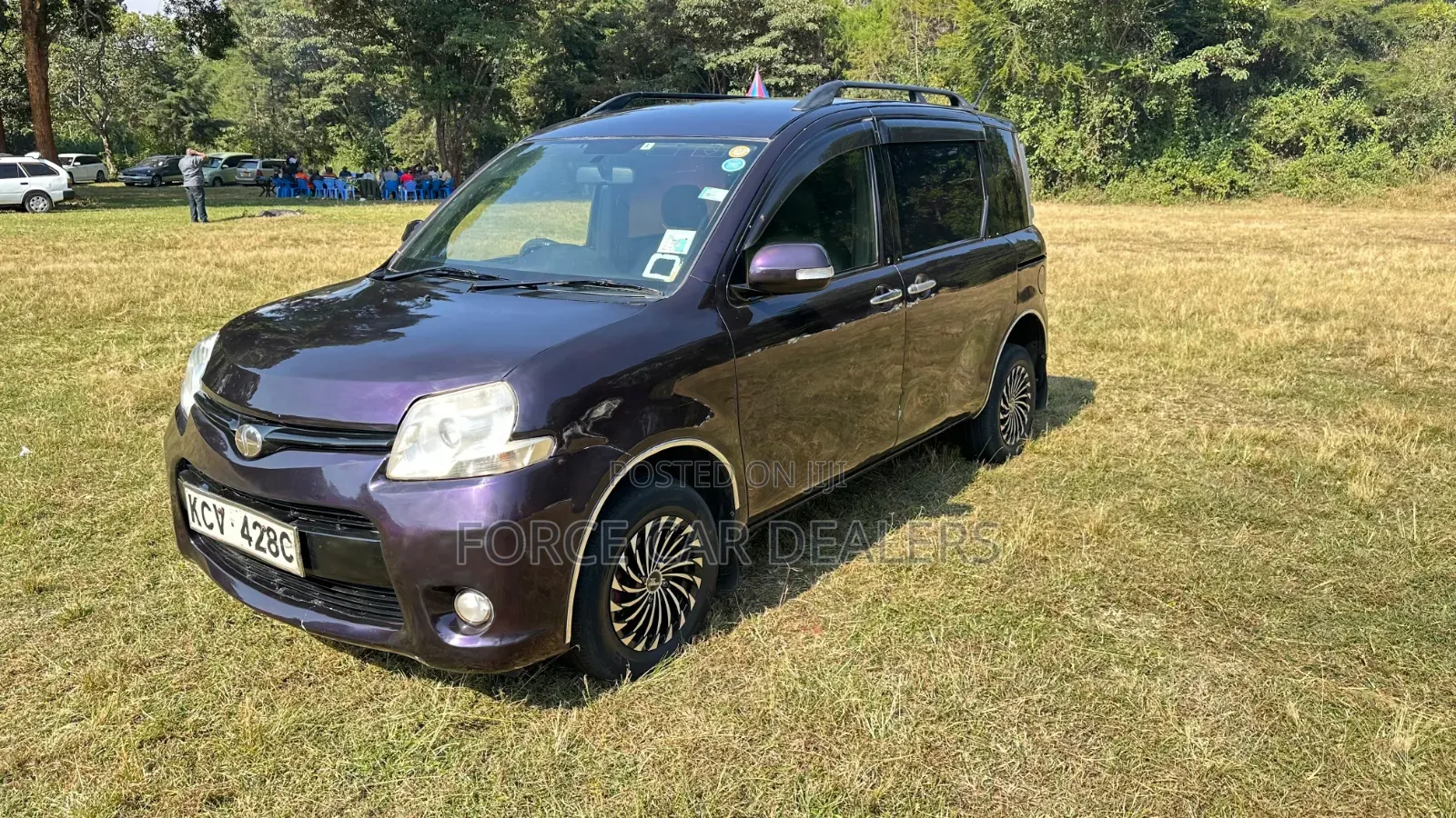 Toyota Sienta 2013