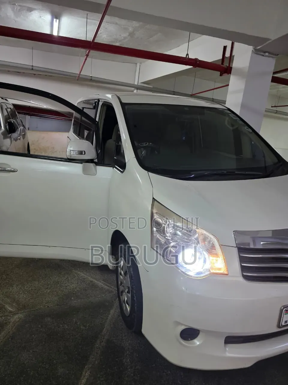 Toyota Noah 2012 White
