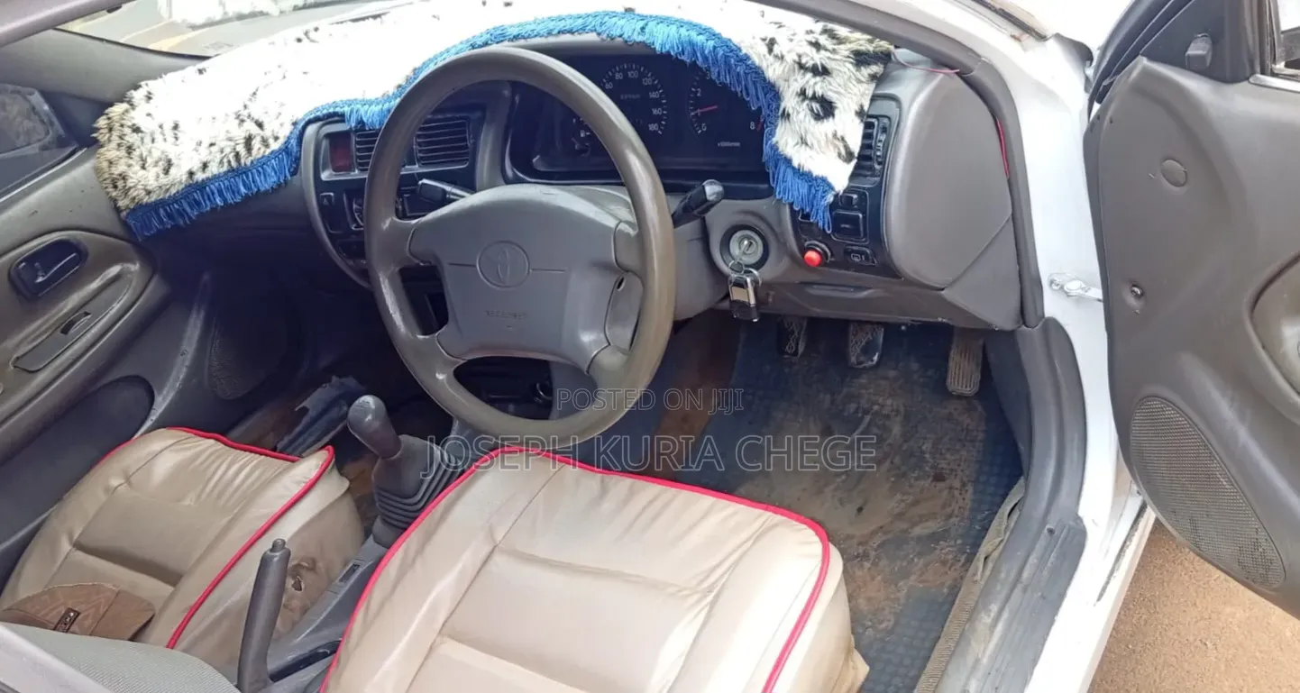 Toyota Corolla 1999 White