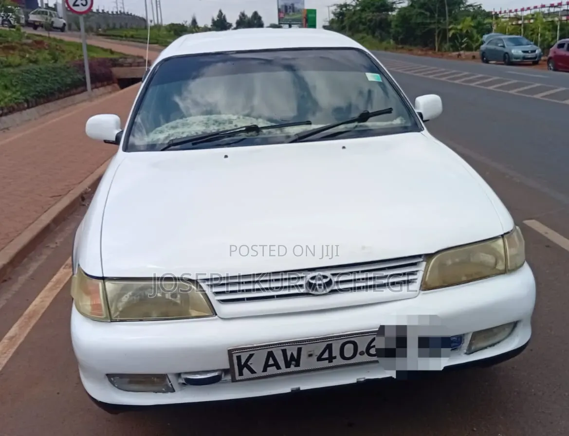 Toyota Corolla 1999 White