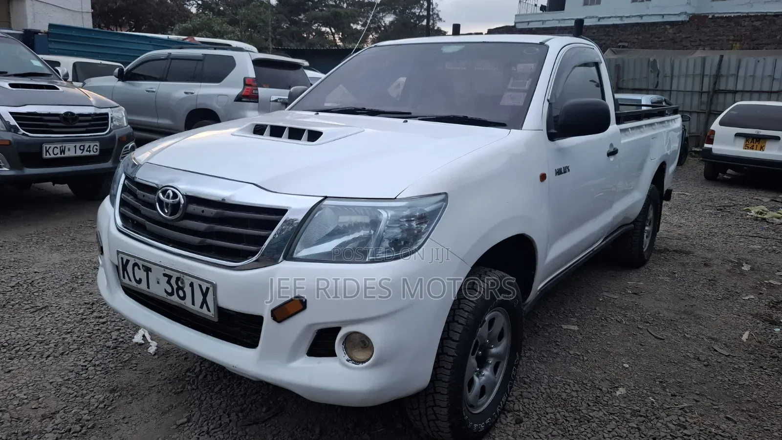 Toyota Hilux 2011 White