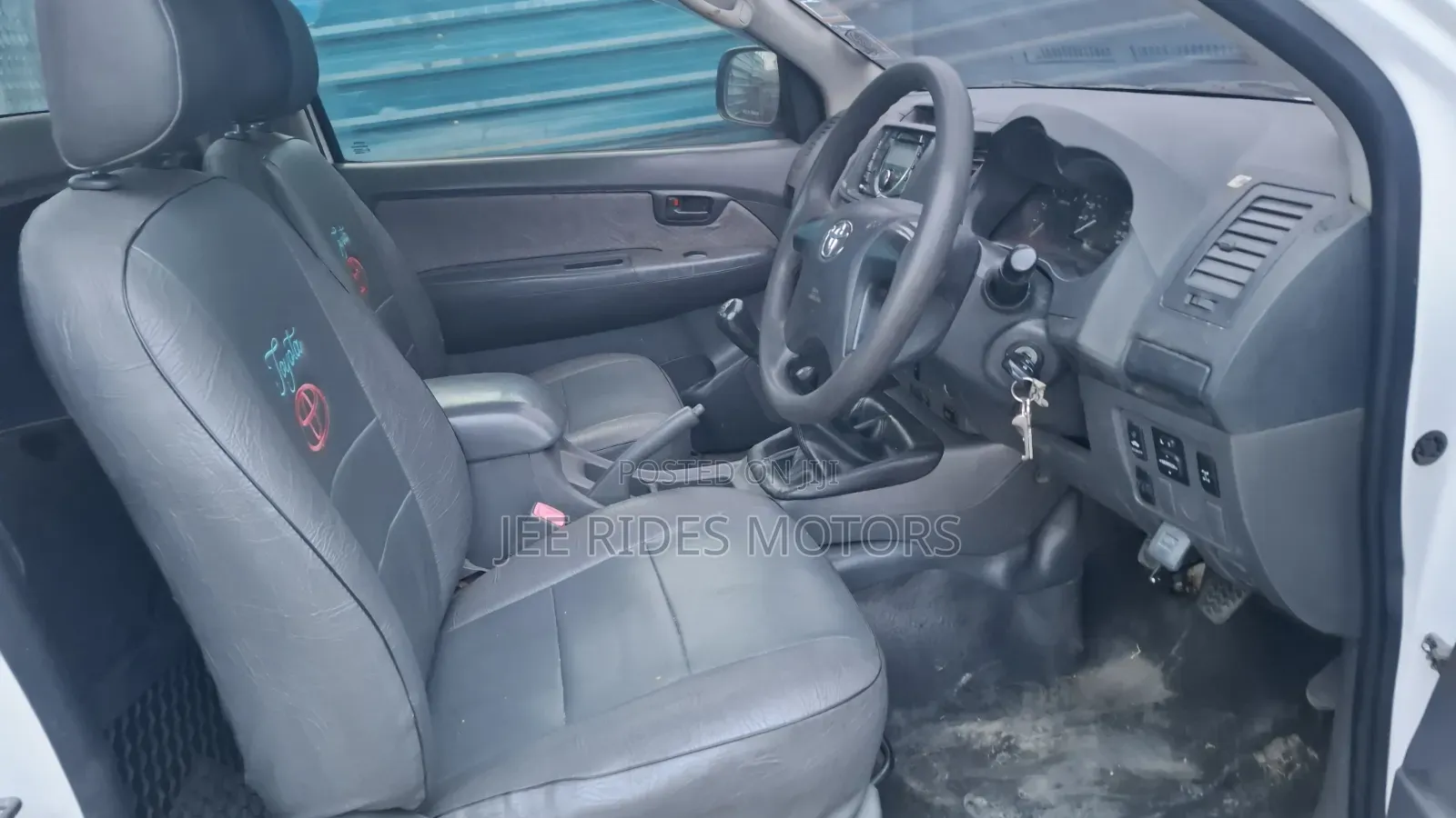 Toyota Hilux 2011 White