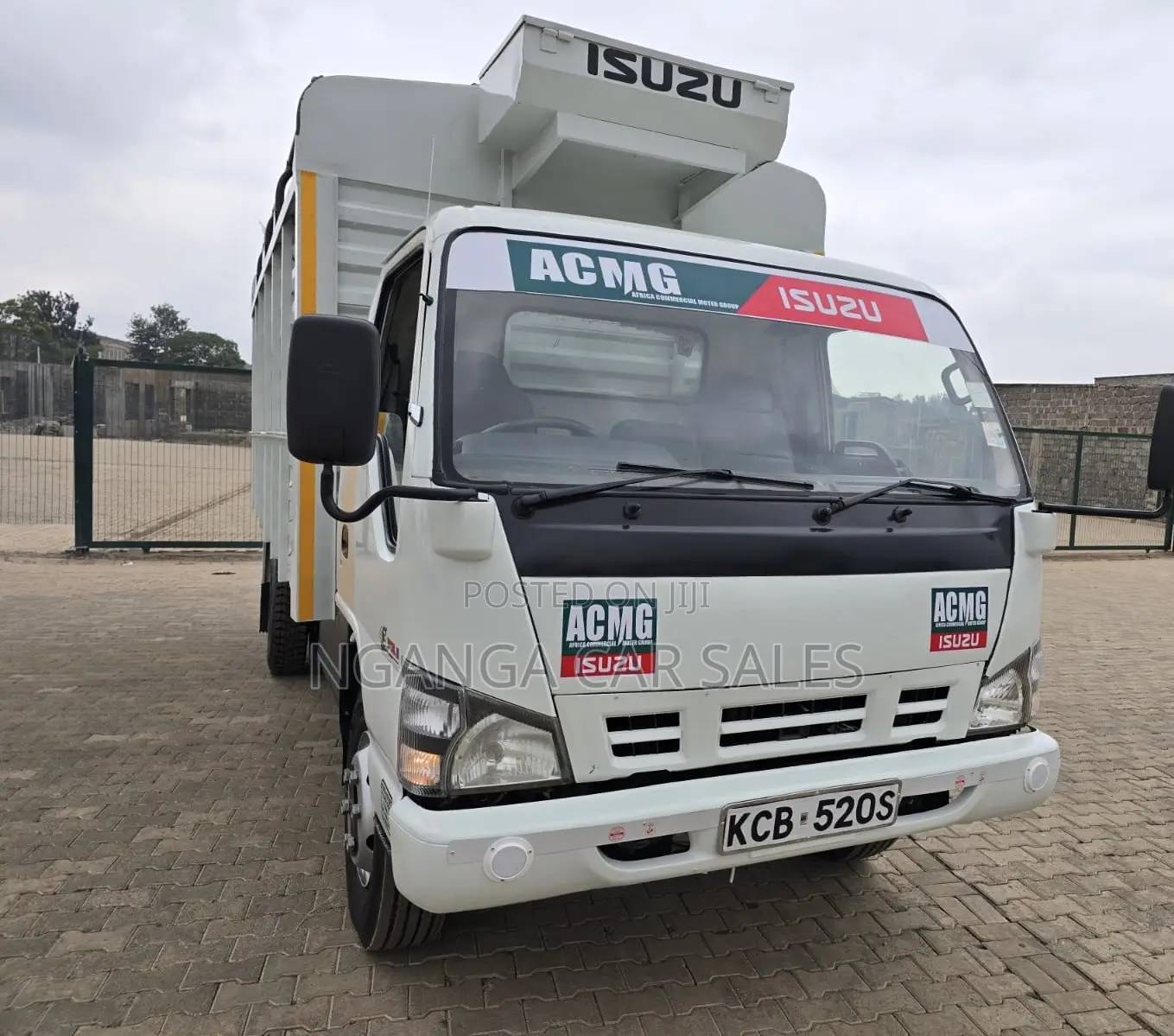 Isuzu NPR 43 2015 White