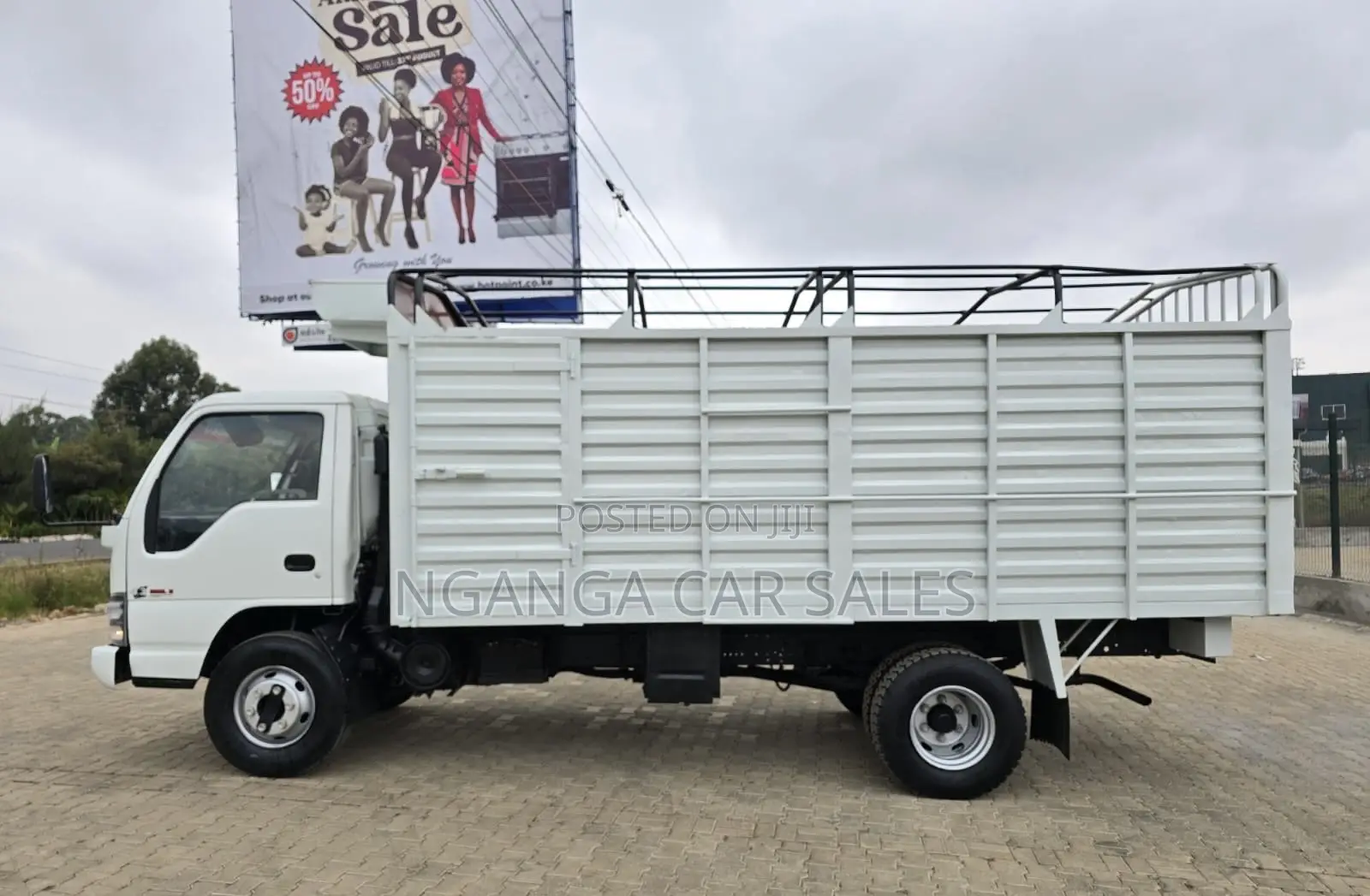 Isuzu NPR 43 2015 White