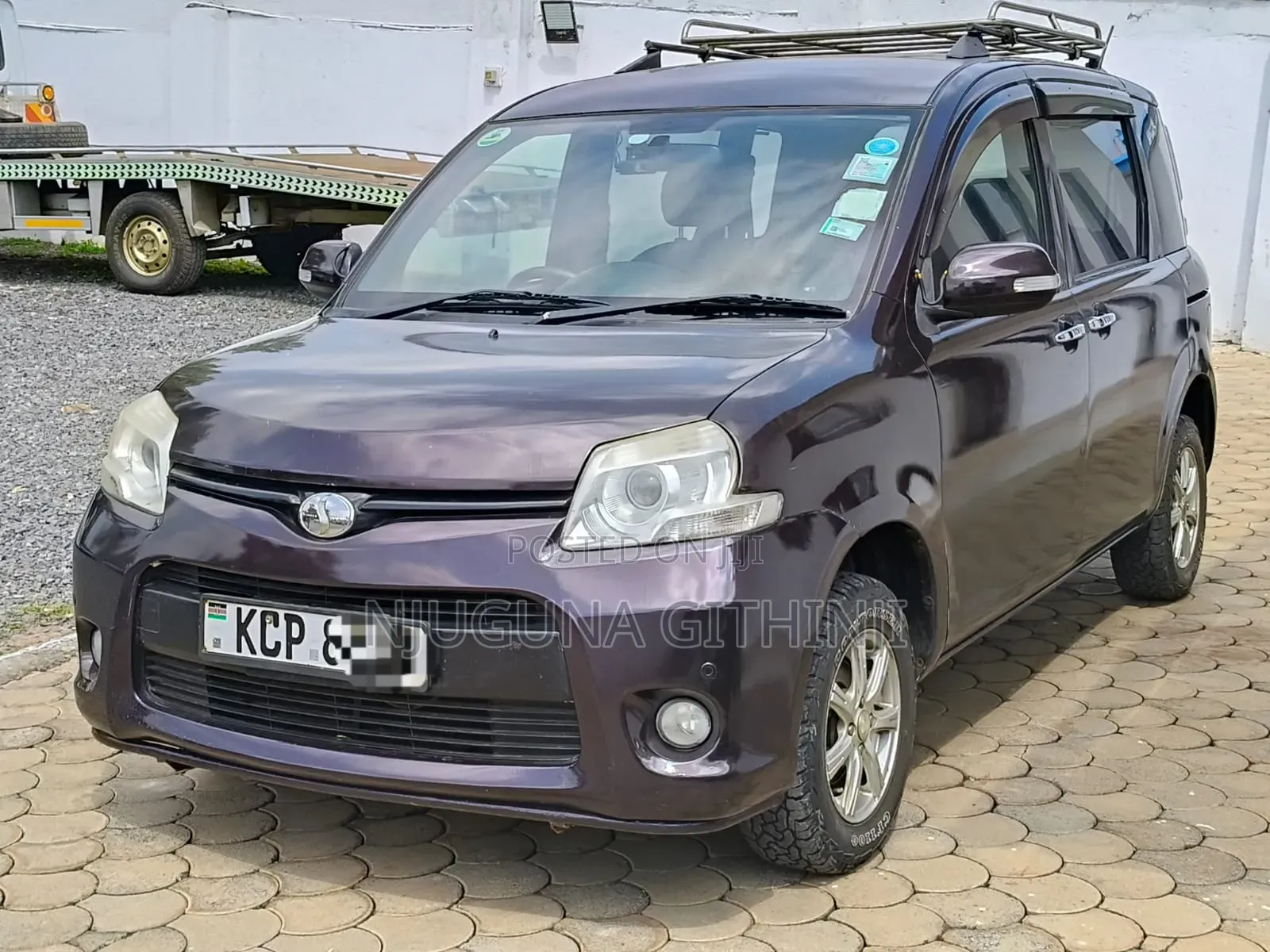 Toyota Sienta 2011 Purple