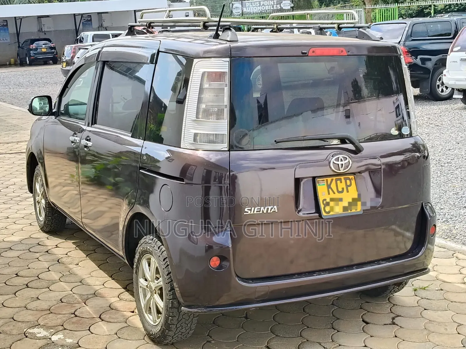 Toyota Sienta 2011 Purple