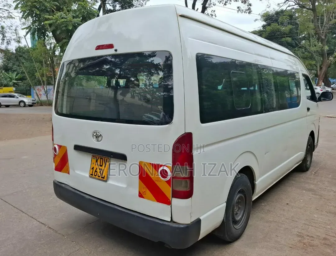 Toyota HiAce 2016 White
