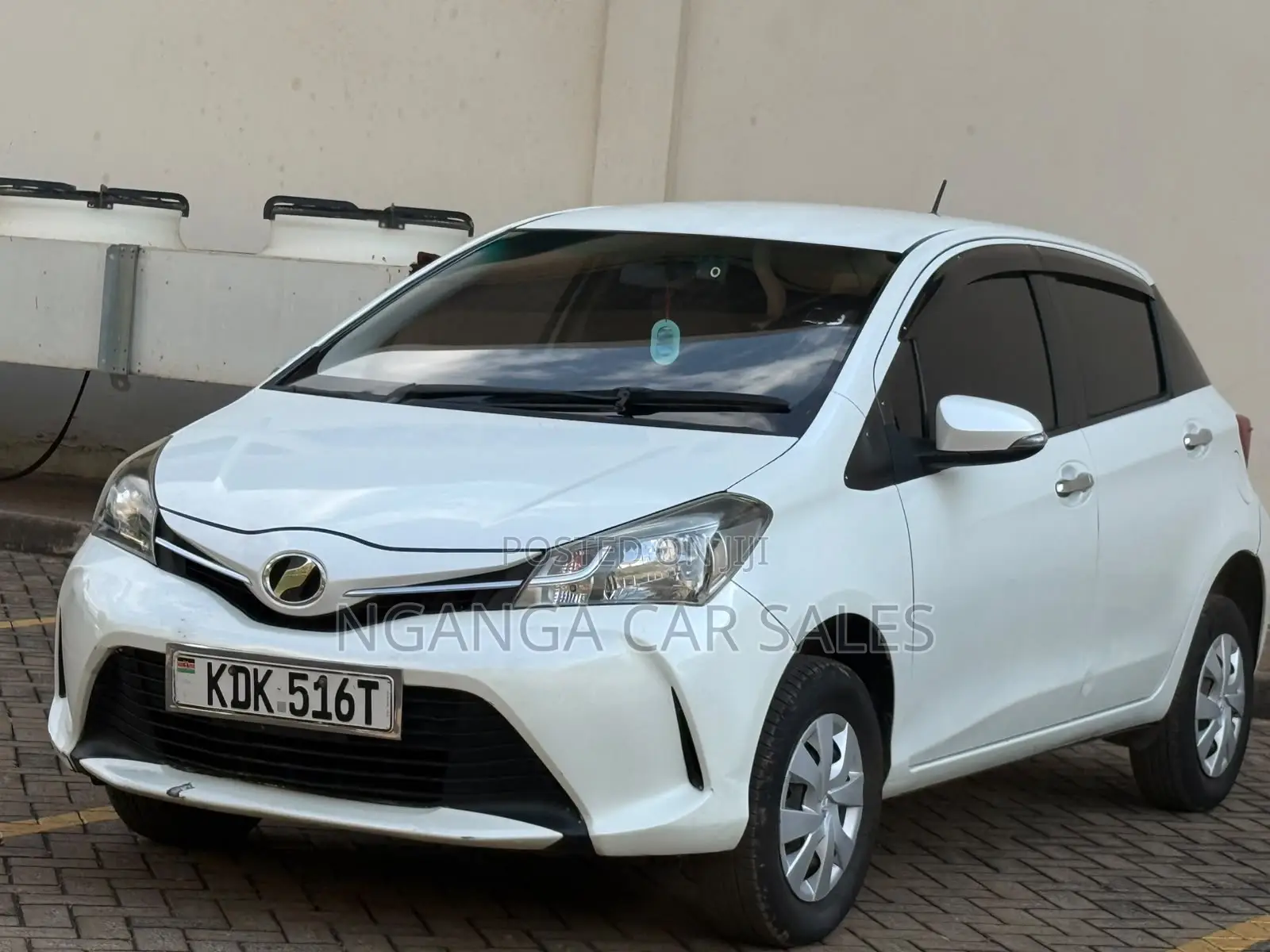 Toyota Vitz 1.3 FWD 5dr 2016 White