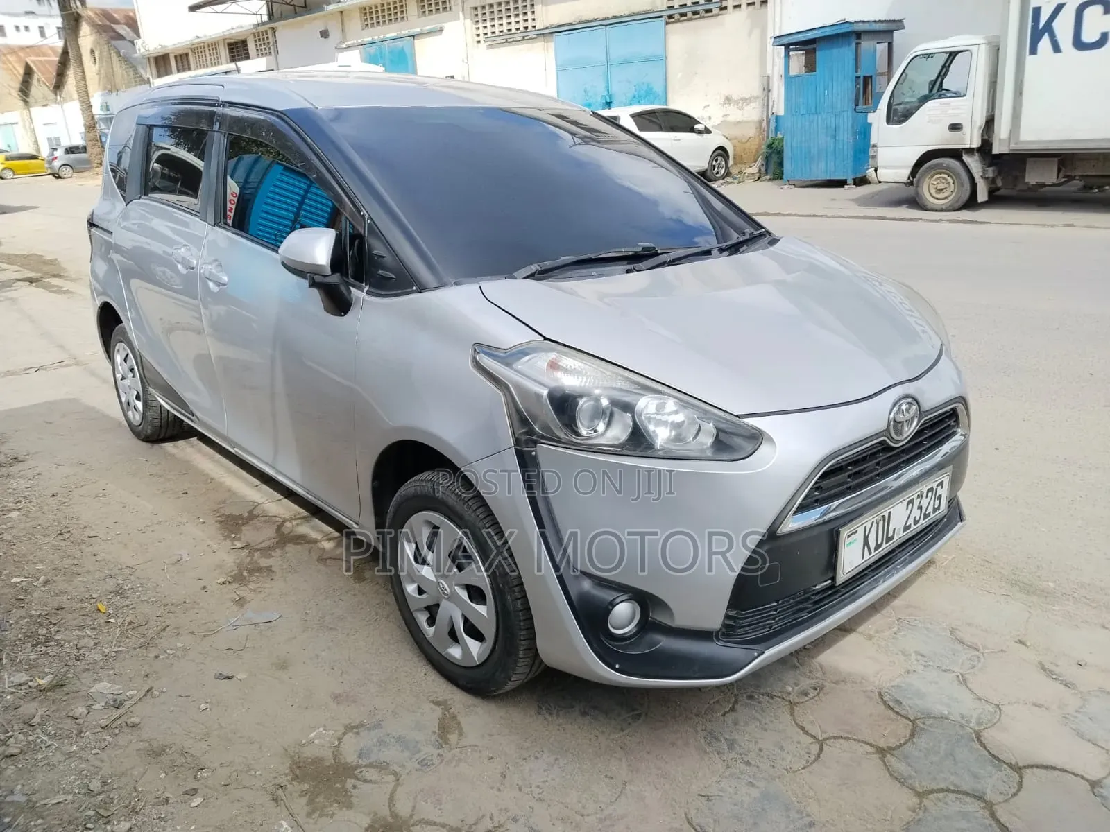 Toyota Sienta 2016 Silver