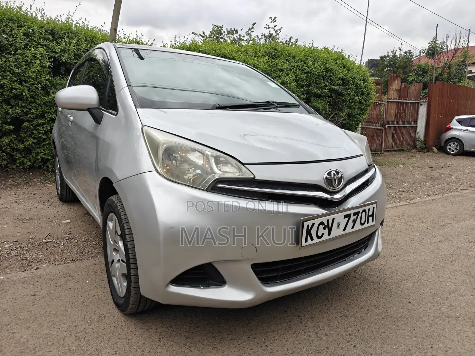 Toyota Ractis 2012 Silver