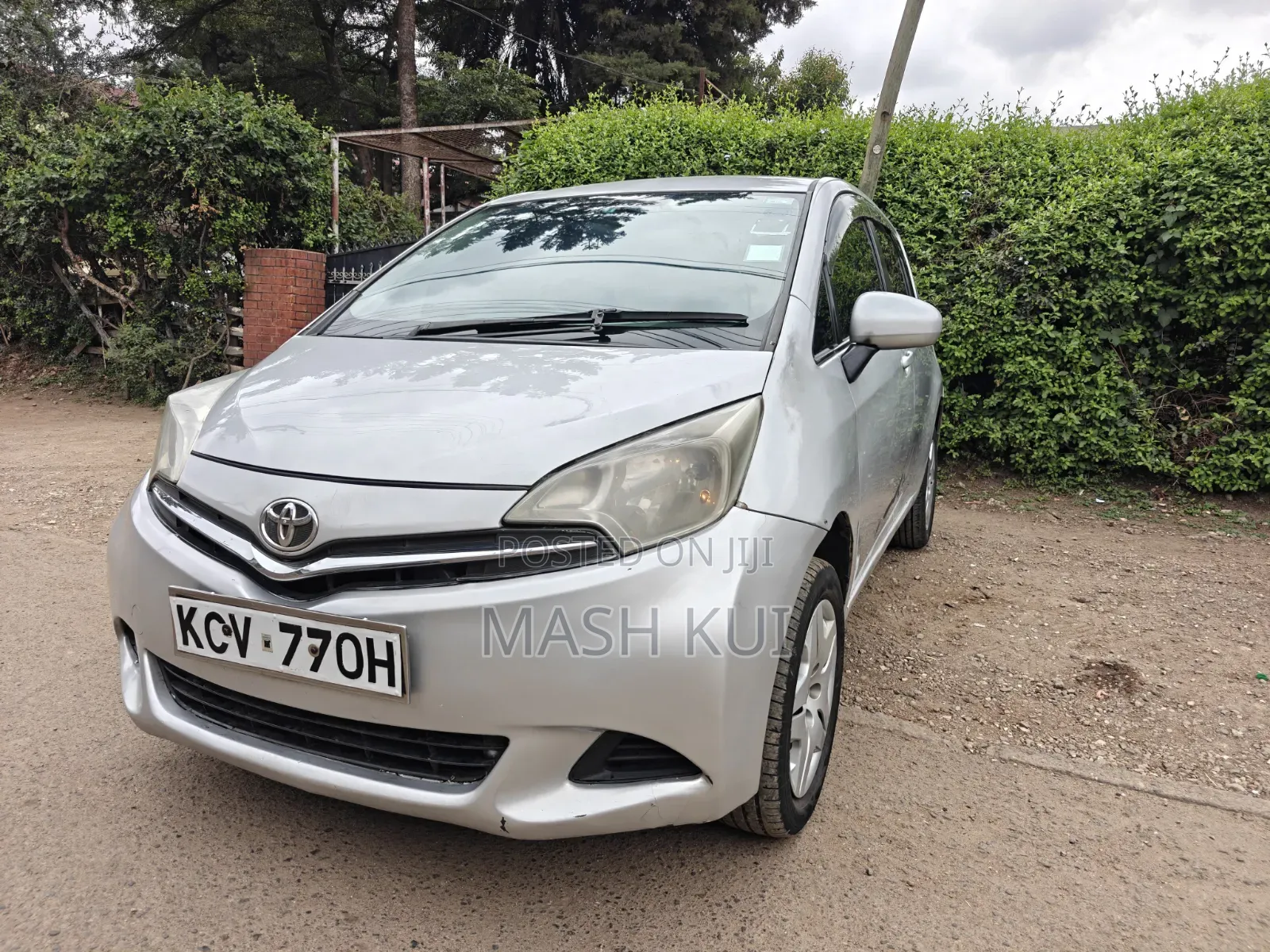 Toyota Ractis 2012 Silver