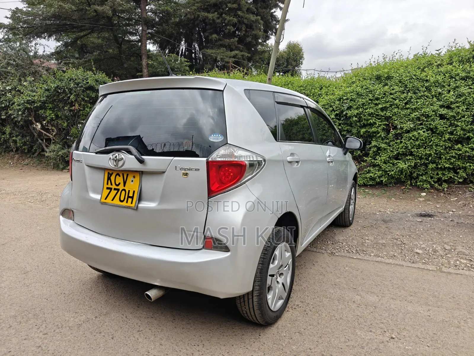 Toyota Ractis 2012 Silver