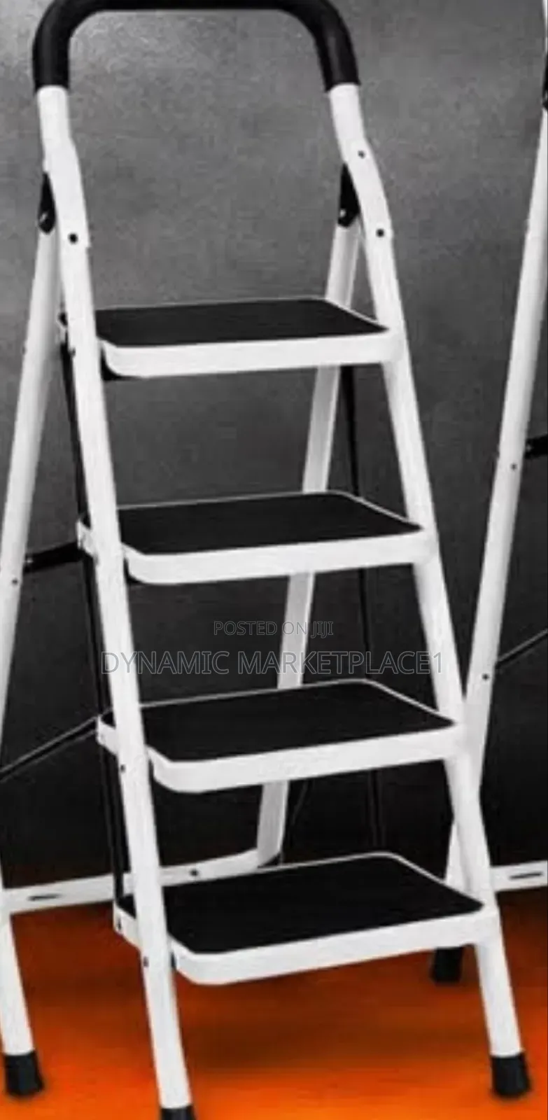 Kroma White Steps Ladder