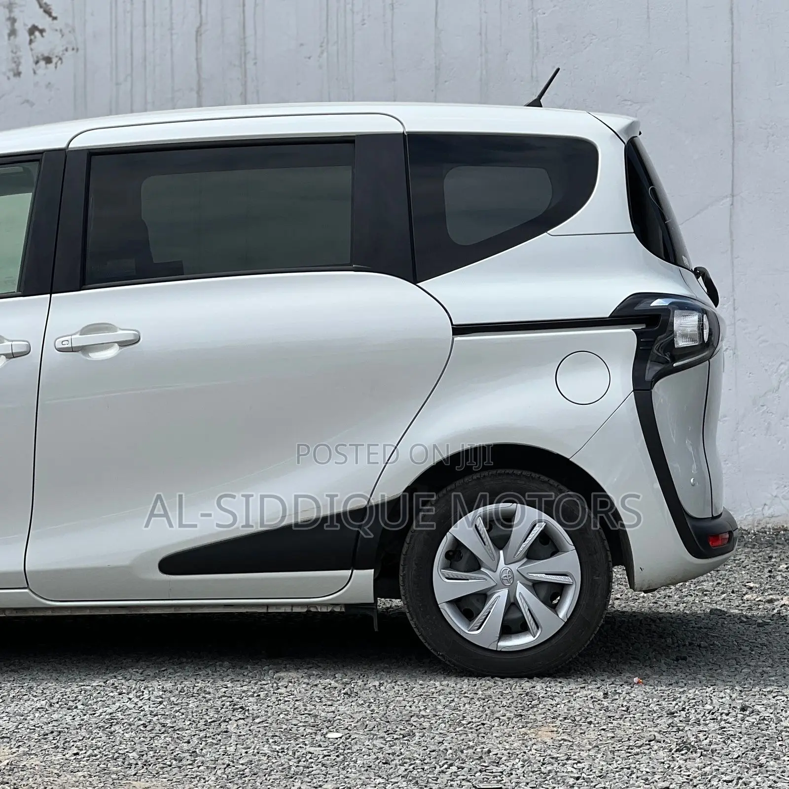 Toyota Sienta 1.5 FWD 2021 Pearl