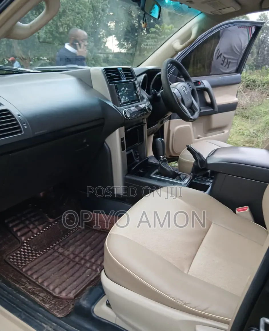 Toyota Land Cruiser Prado 2011 Black