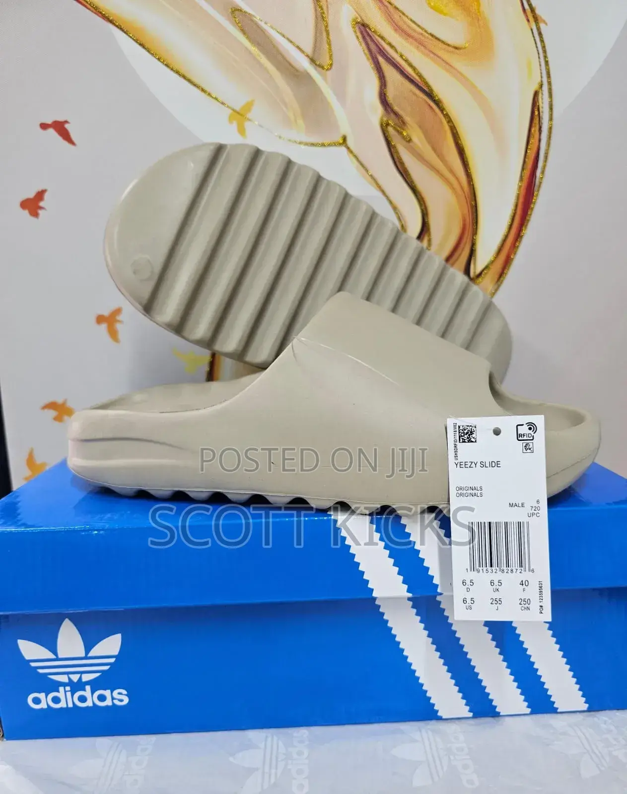 Adidas Yeezy Slides
Chocolate