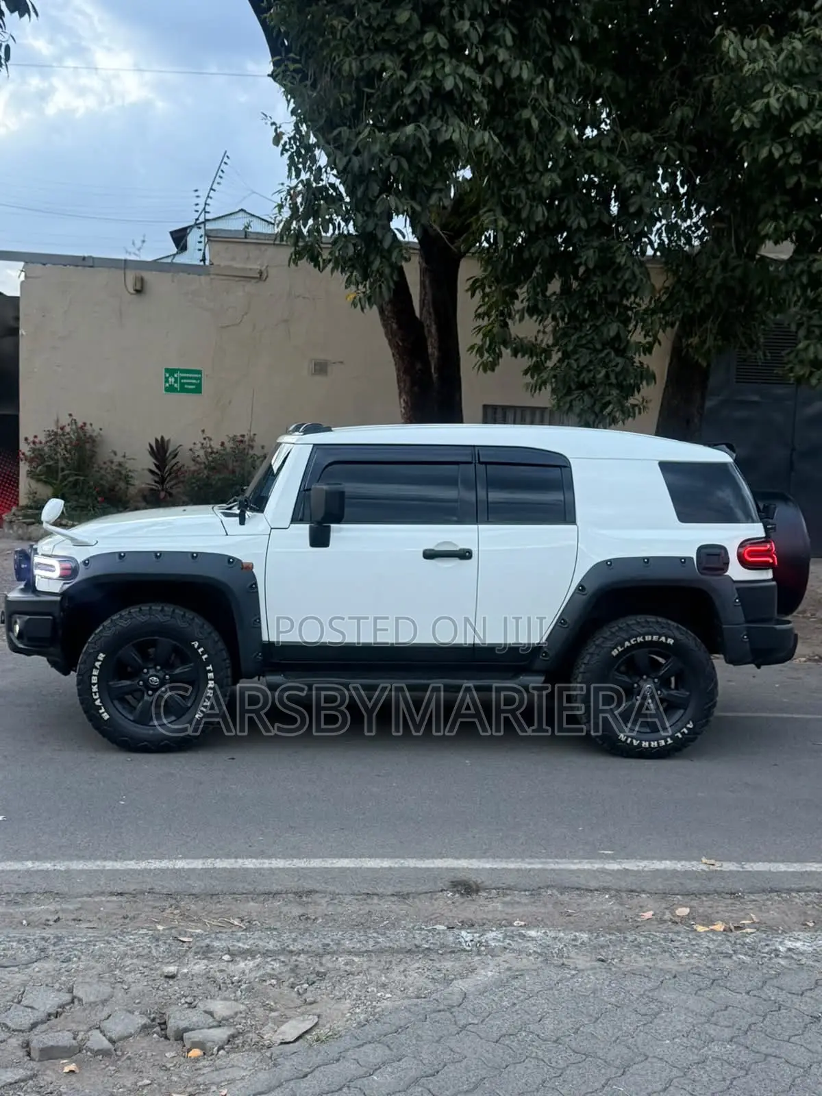 Toyota FJ Cruiser 2014 White