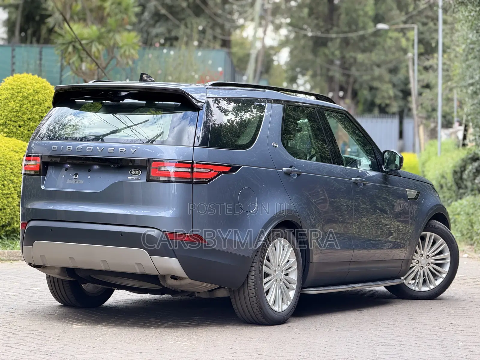 Land Rover Discovery 2018 Blue