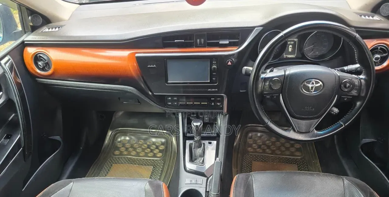 Toyota Auris 2015 Blue
