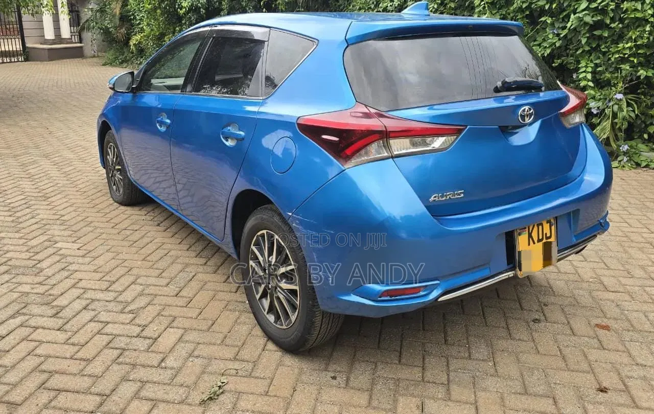 Toyota Auris 2015 Blue