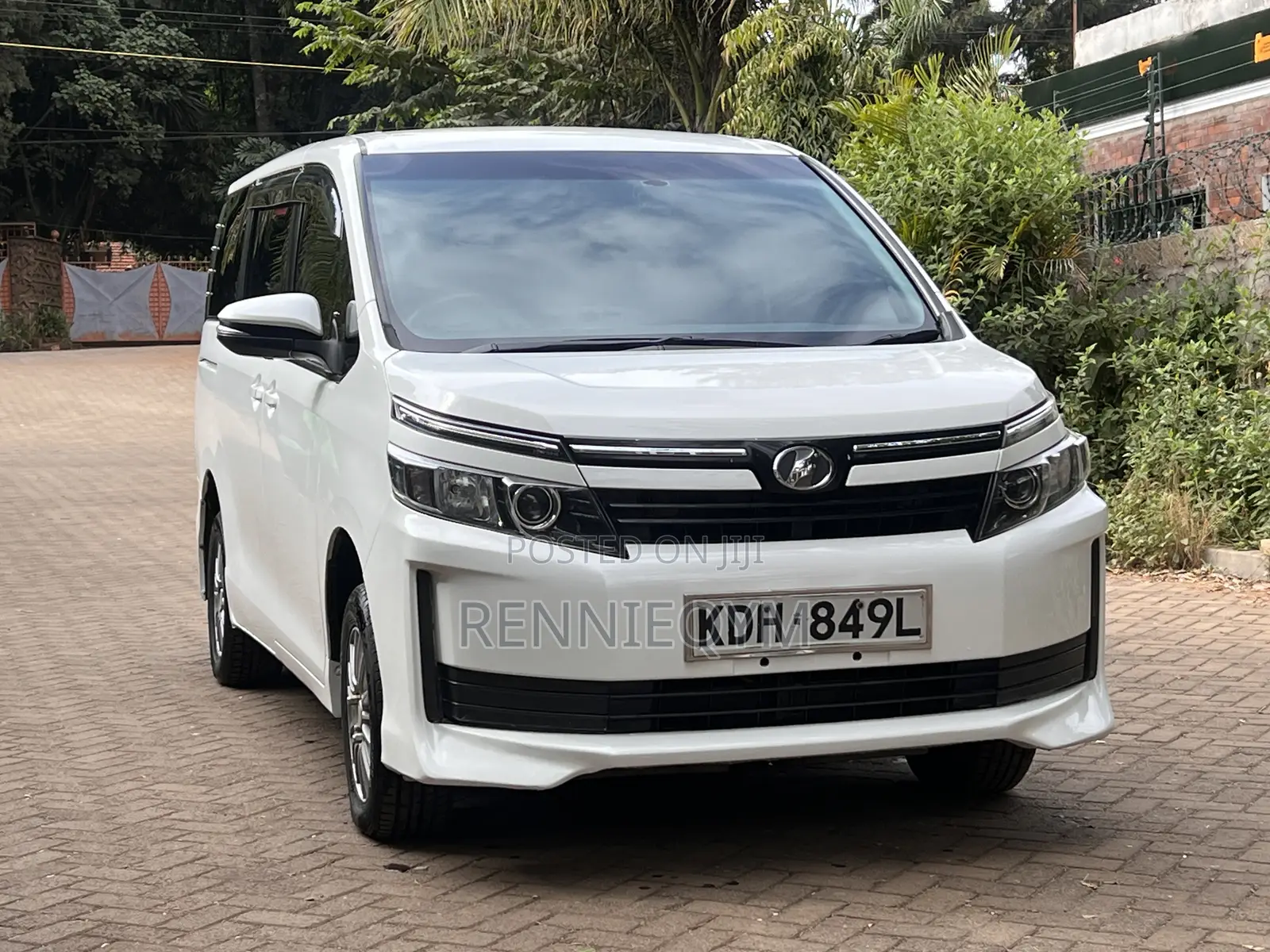 Toyota Voxy 2016 White