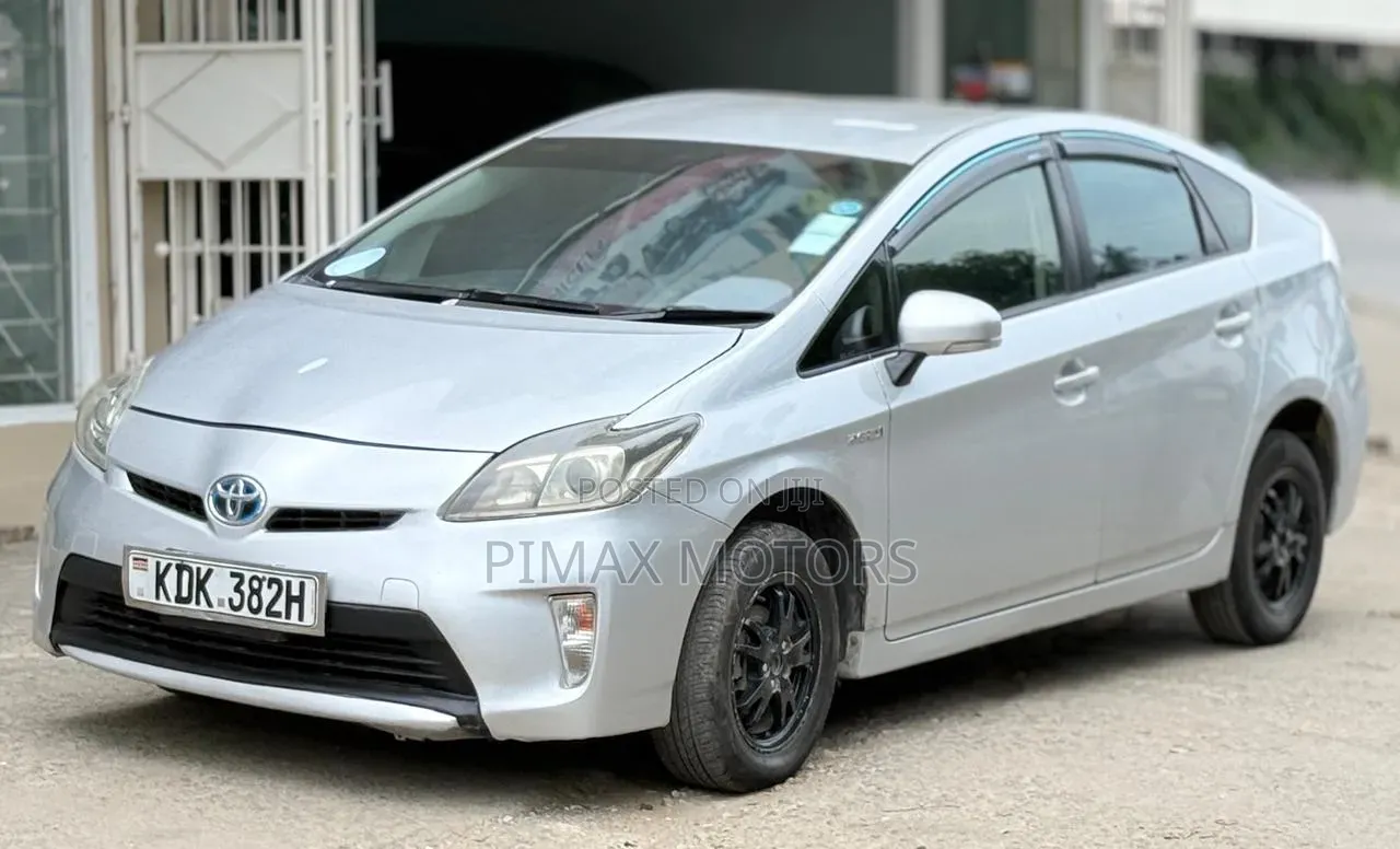 Toyota Prius 4dr Hatchback (1.8L 4cyl gas/electric hybrid CVT) 2016