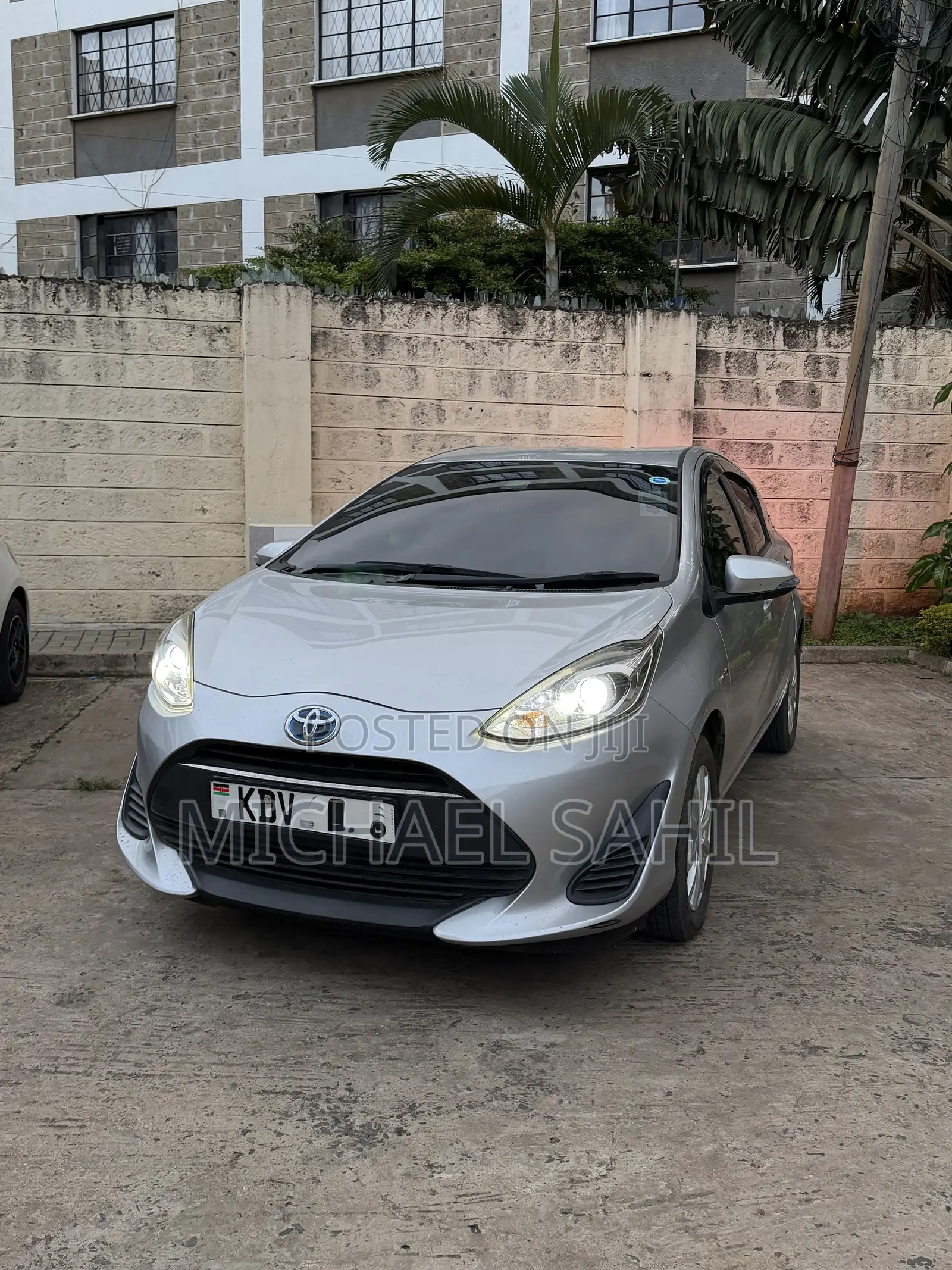 Toyota Aqua 2018 Silver