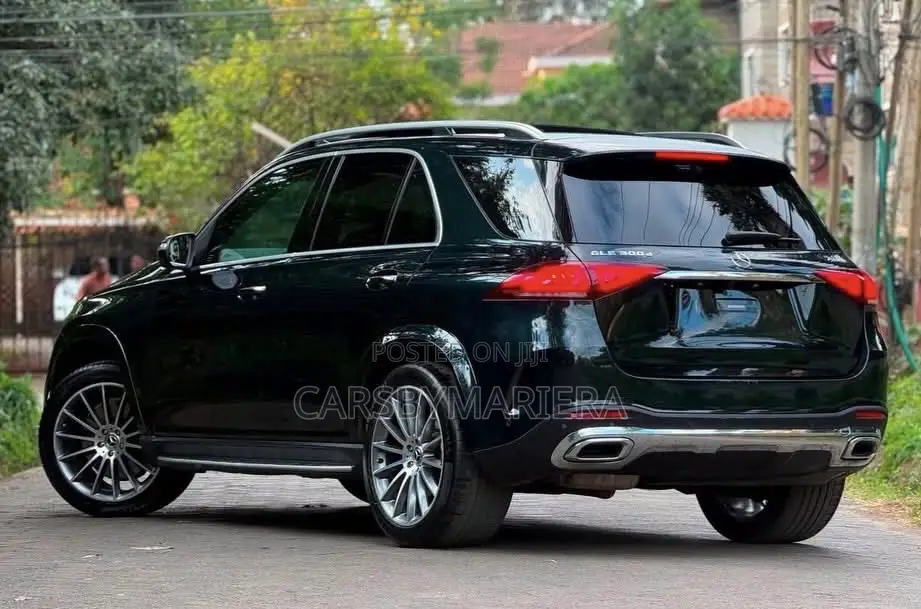 Mercedes-Benz GLE-Class GLE 300d 4MATIC 2020 Green