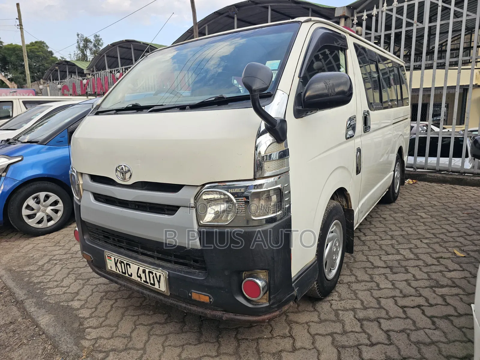 Toyota HiAce 2014 White