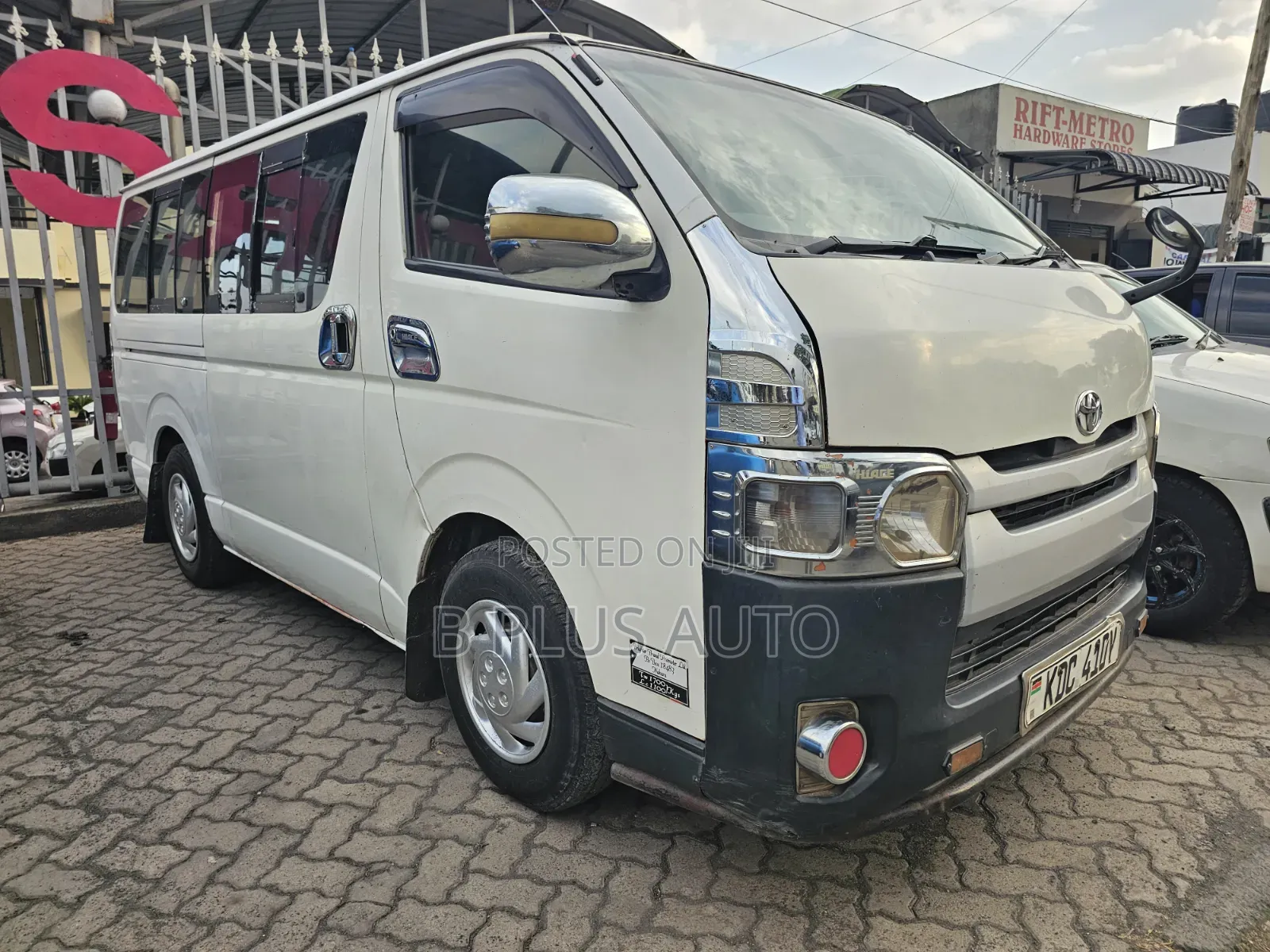 Toyota HiAce 2014 White