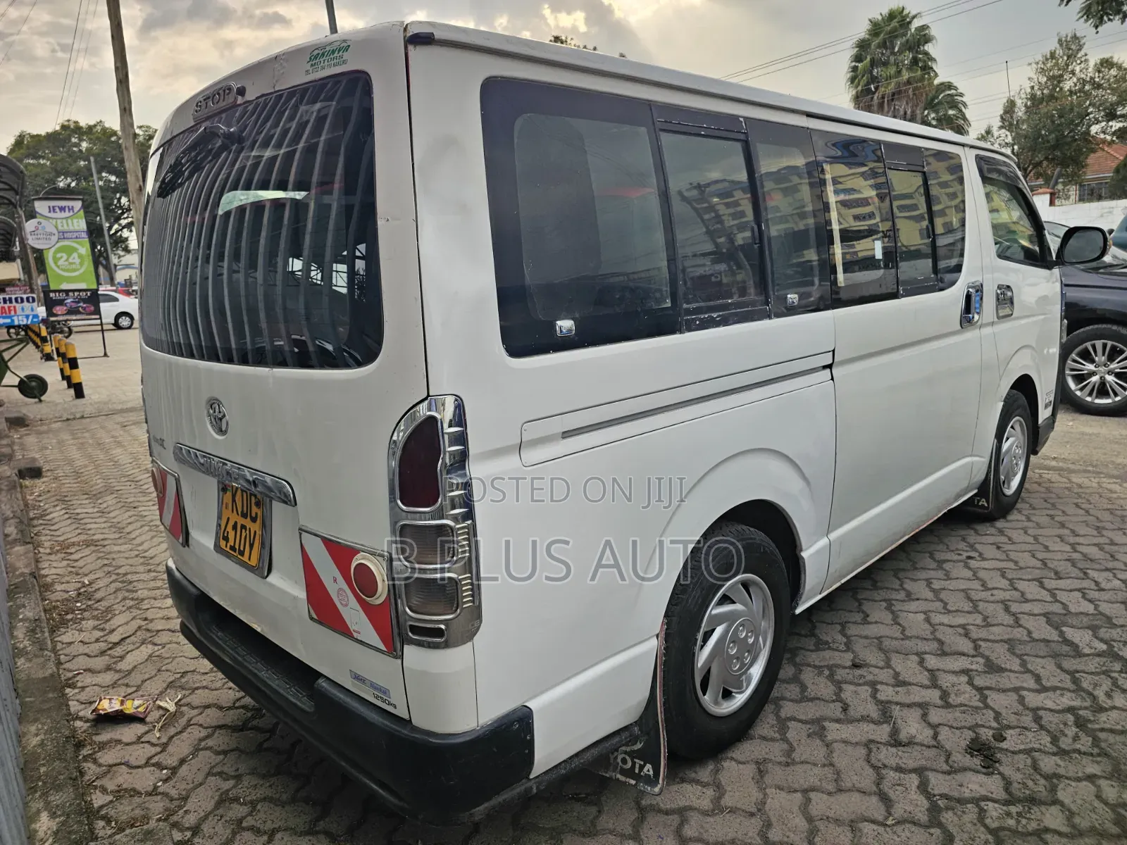 Toyota HiAce 2014 White