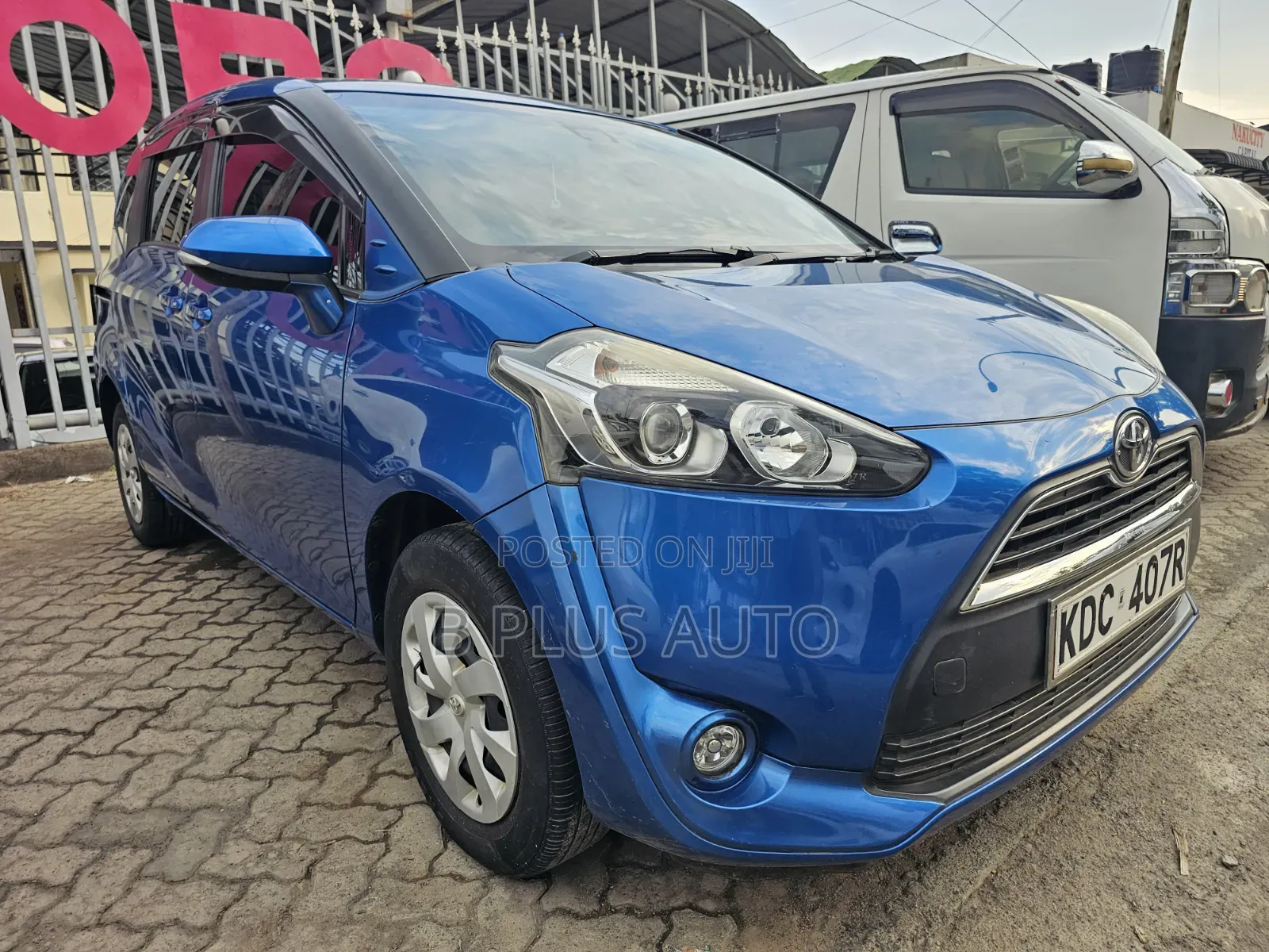 Toyota Sienta 2014 Blue