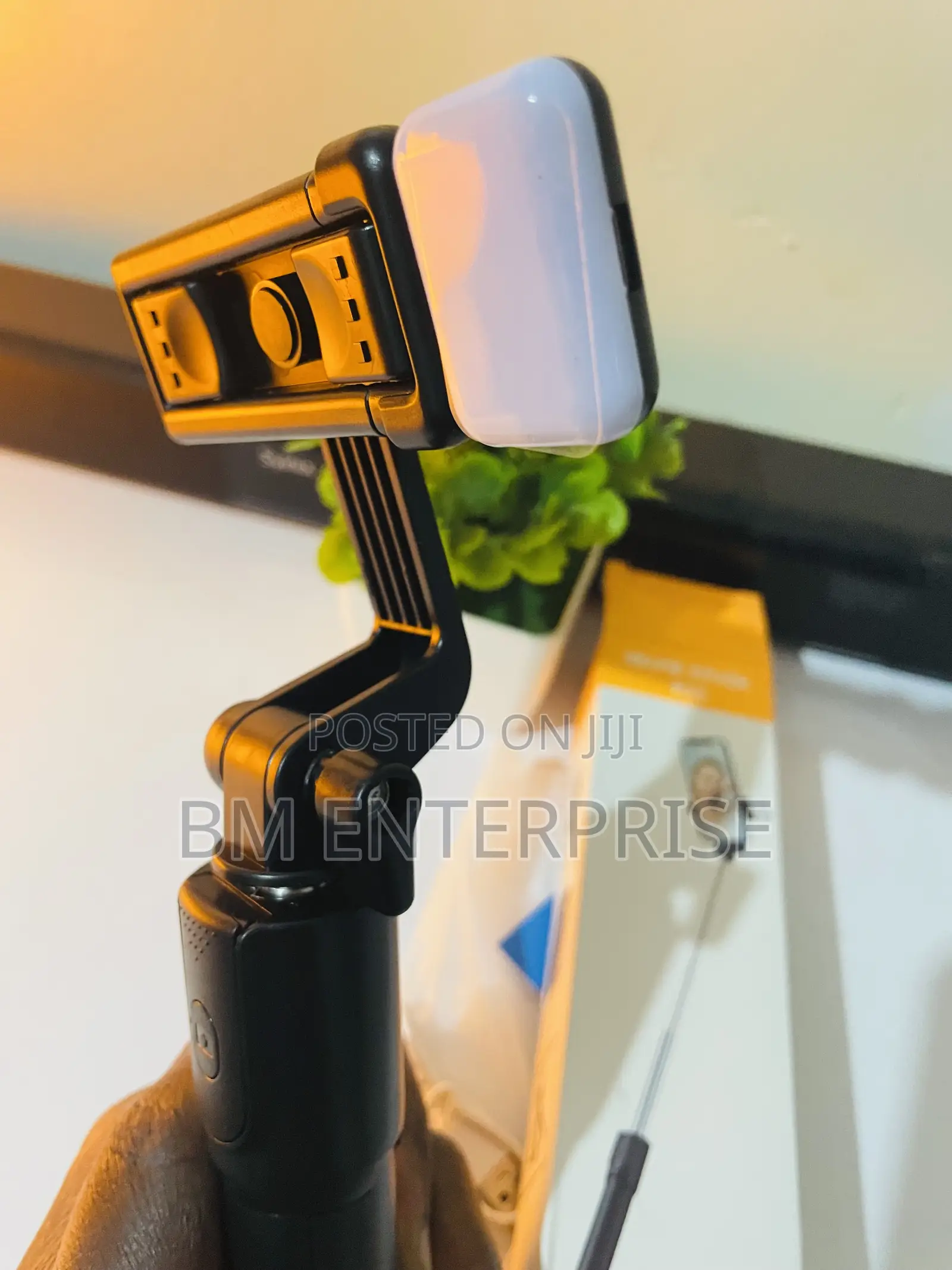 R1s Selfie Stick With Led Light