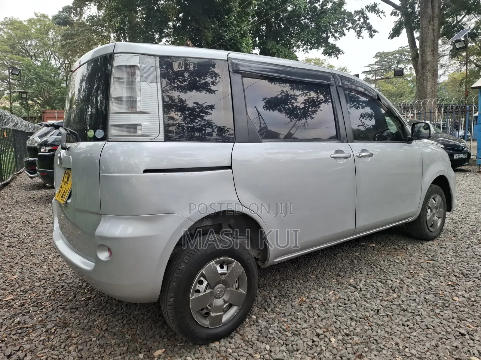 Toyota Sienta 2012 Silver