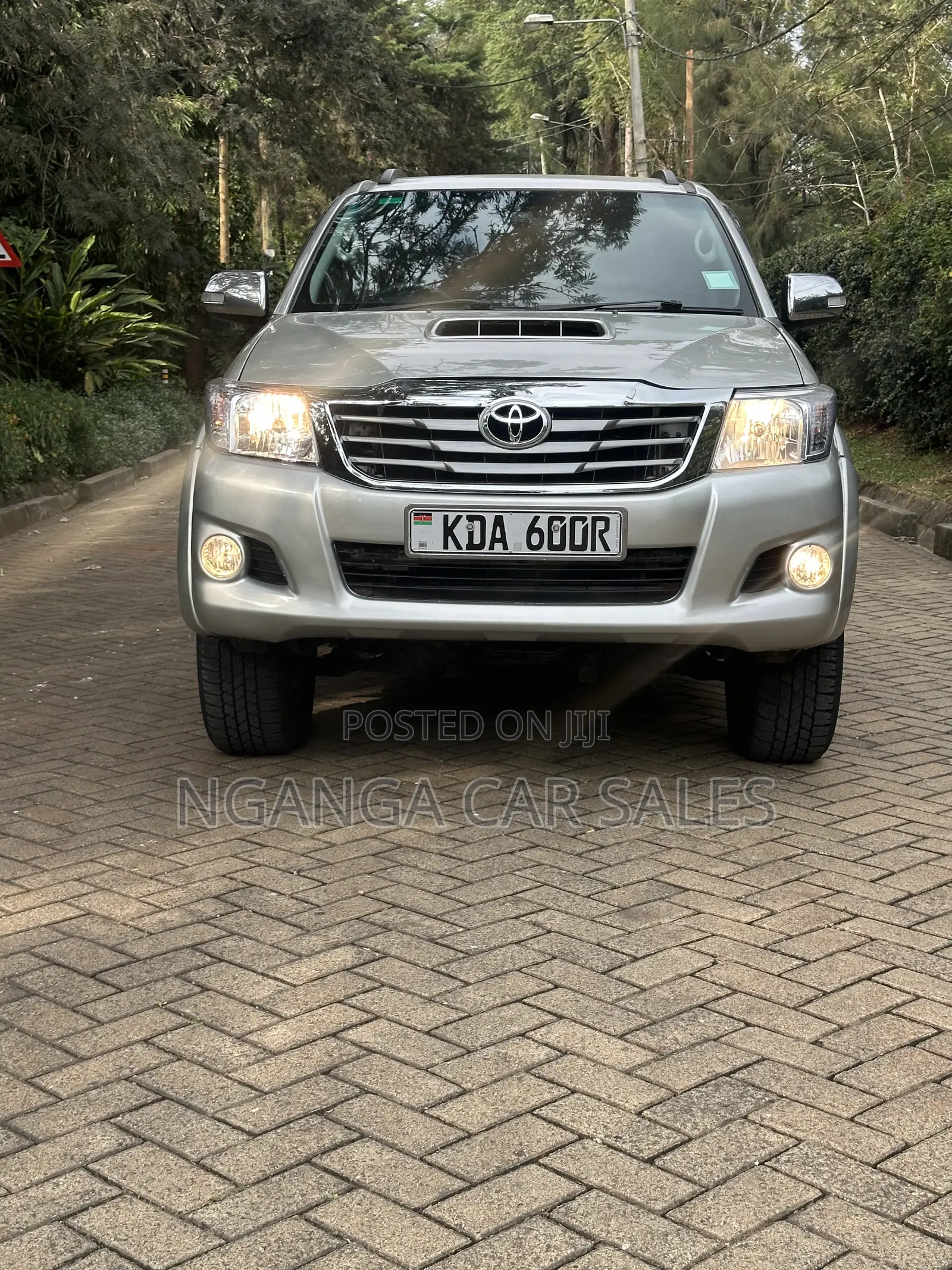 Toyota Hilux 3.0 D-4D 4x4 2013 Silver