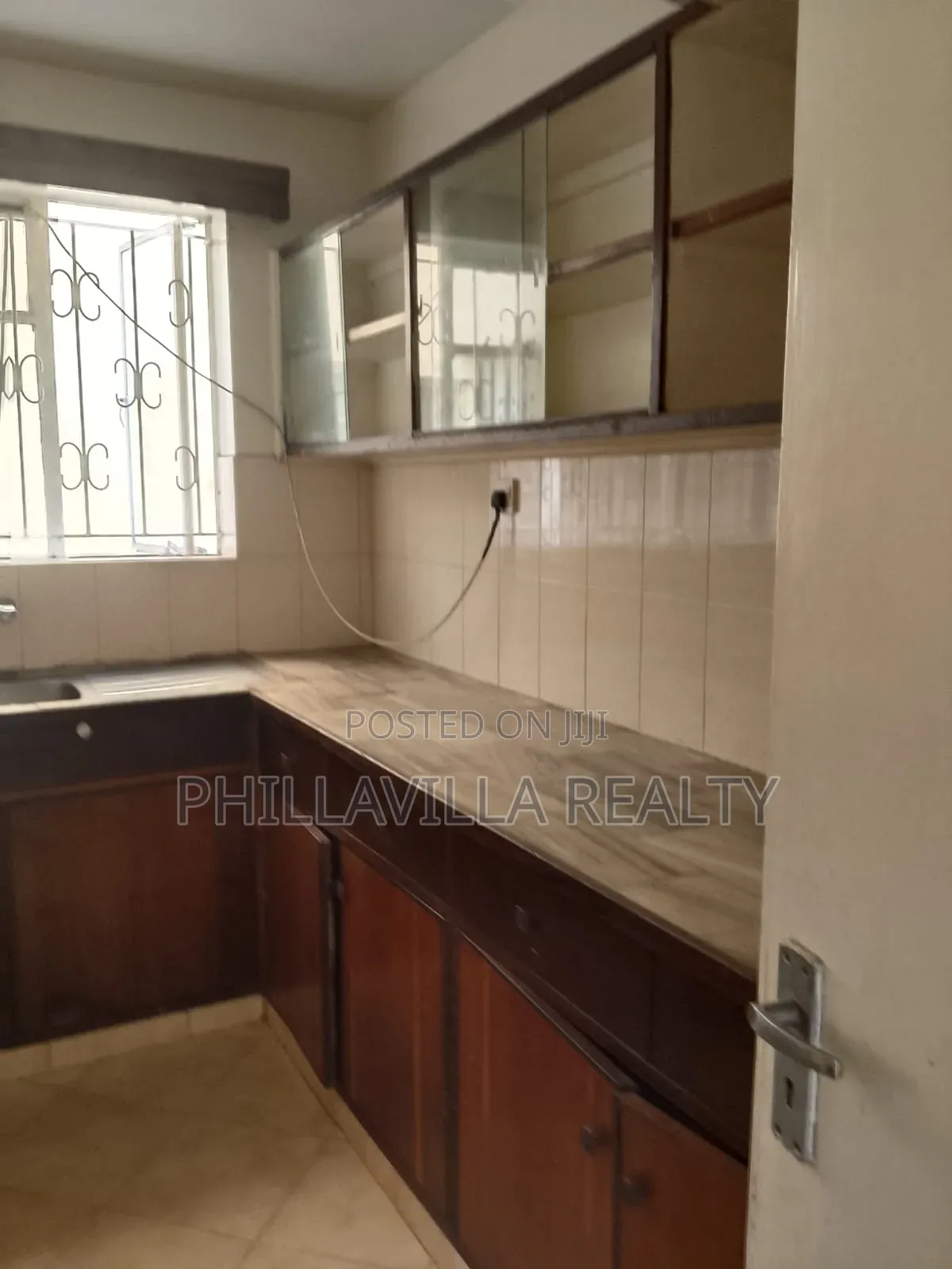 3bdrm Apartment in Raphta Road Area for rent