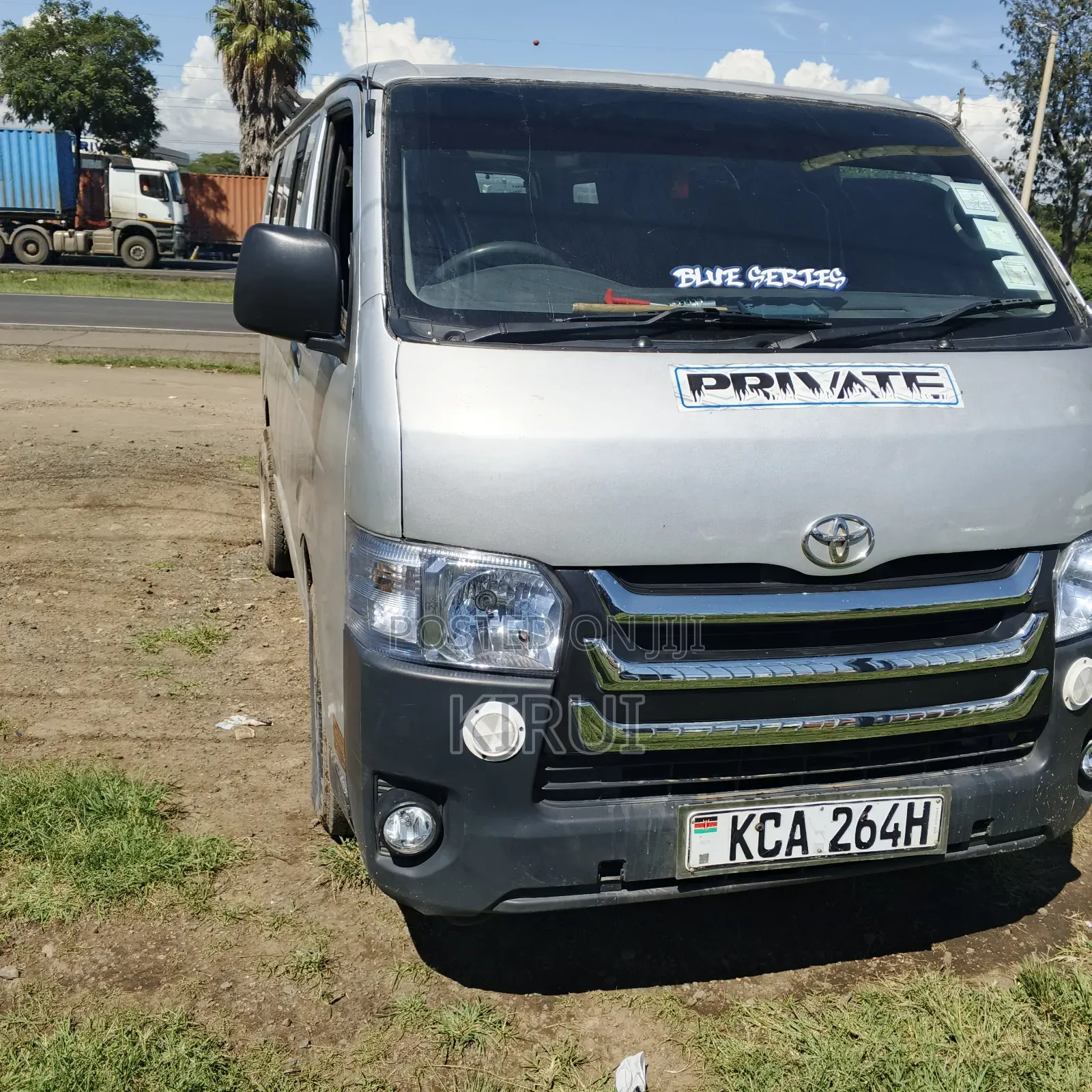 Toyota HiAce 2011 Silver