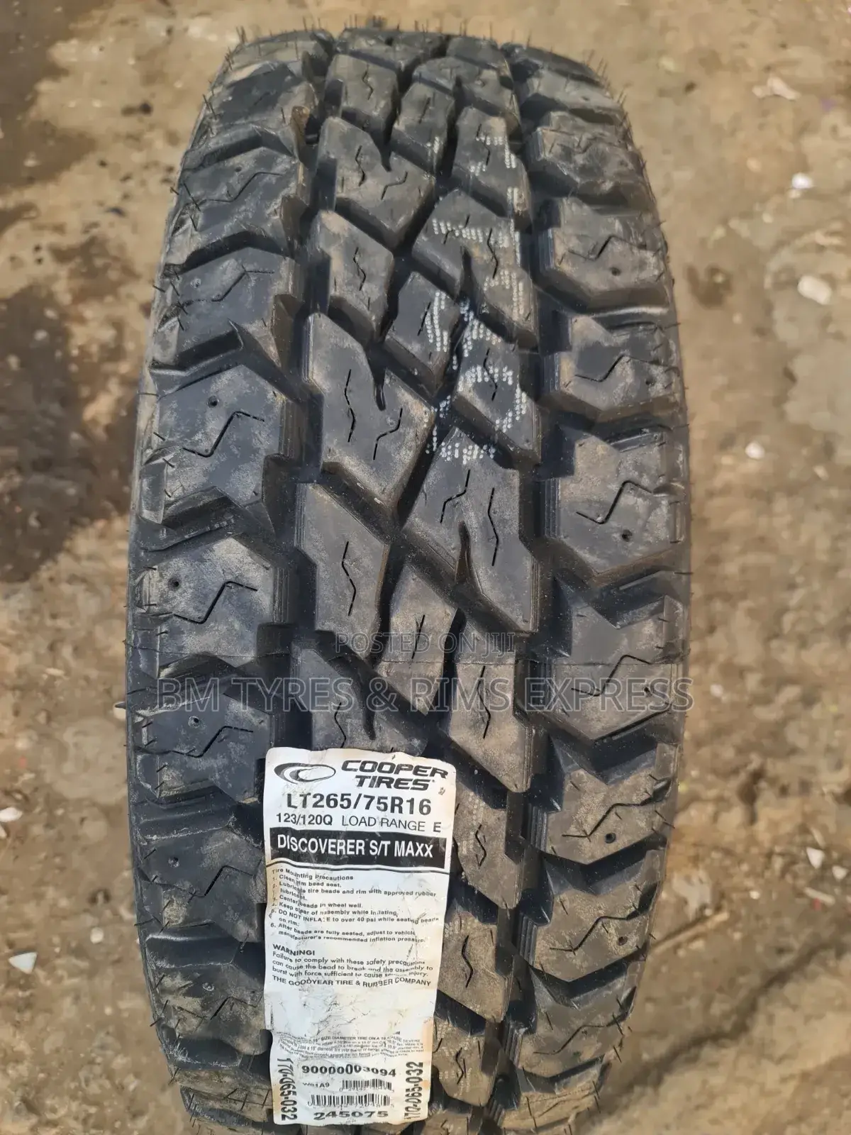 265 /75 R16 Cooper Tires (S/T) Maxx) Usa