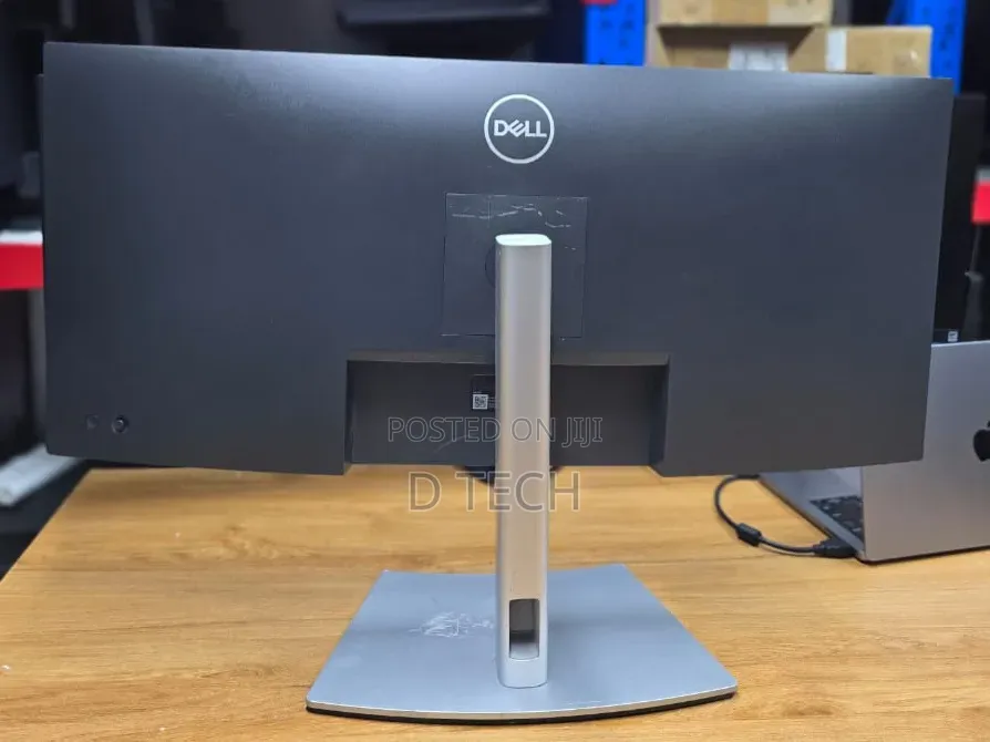 Dell 
 P3421w
 3440 X 1440 ,60hz
Usb-C: 65w Power Delivery