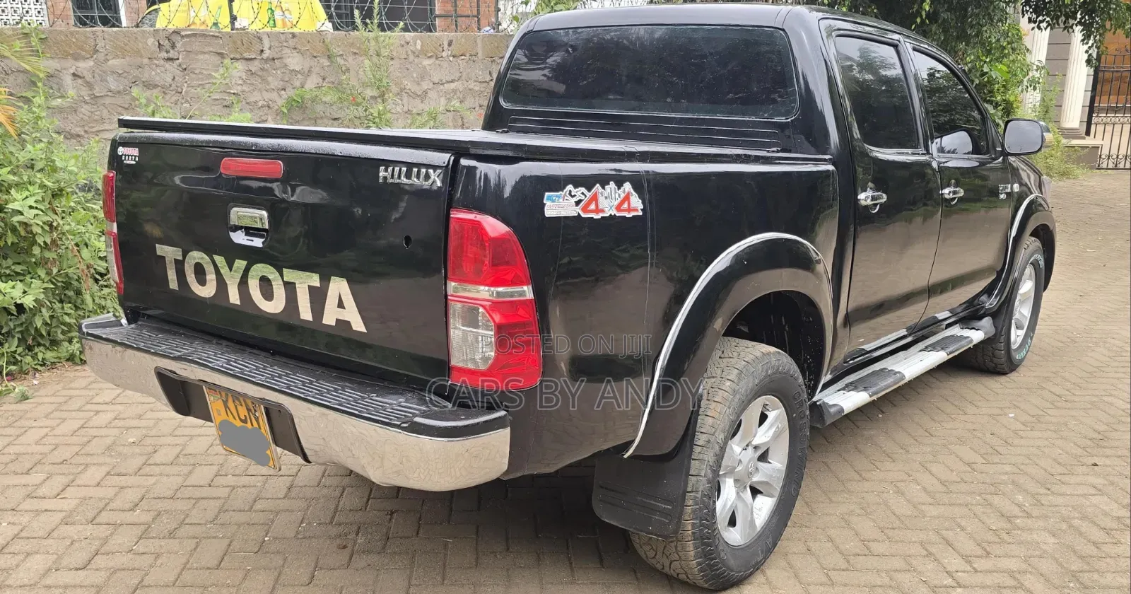 Toyota Hilux 2010 Black