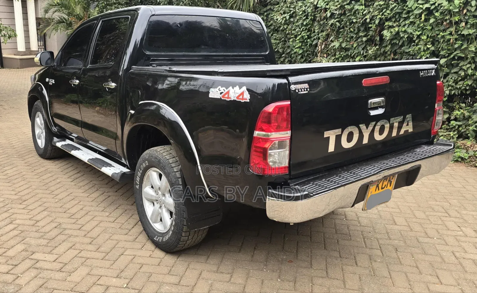 Toyota Hilux 2010 Black